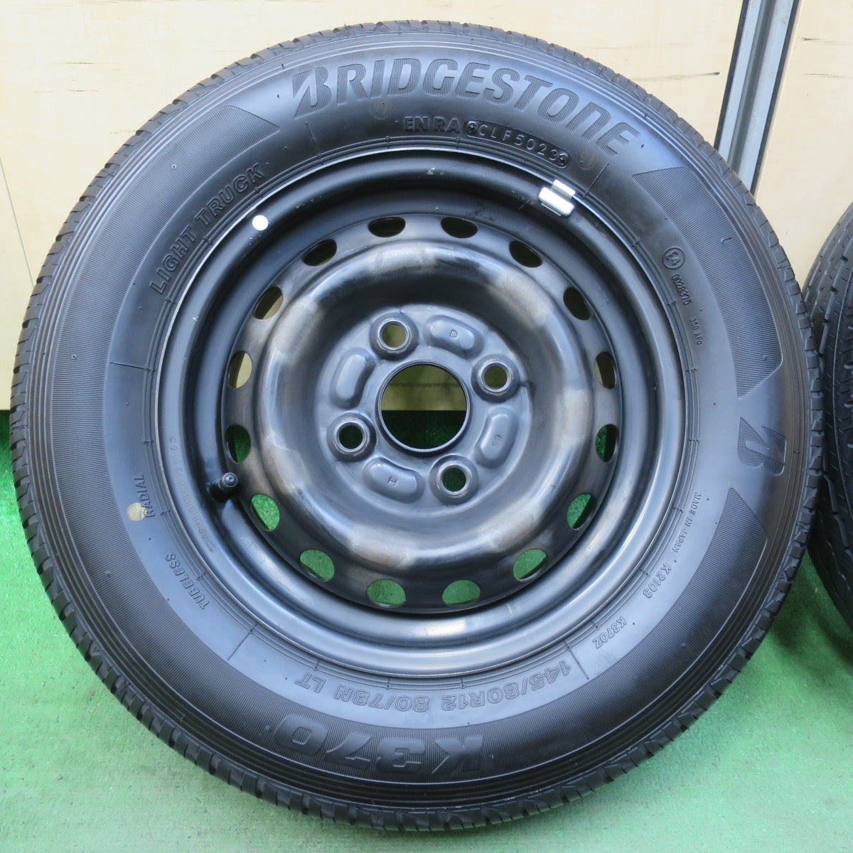 バリ溝！23年！9.5分以上★ダイハツ ハイゼット アトレー 等 純正 スチール 145/80R12 80/78N ブリヂストン K370 12インチ PCD100/4H★5103013イノ