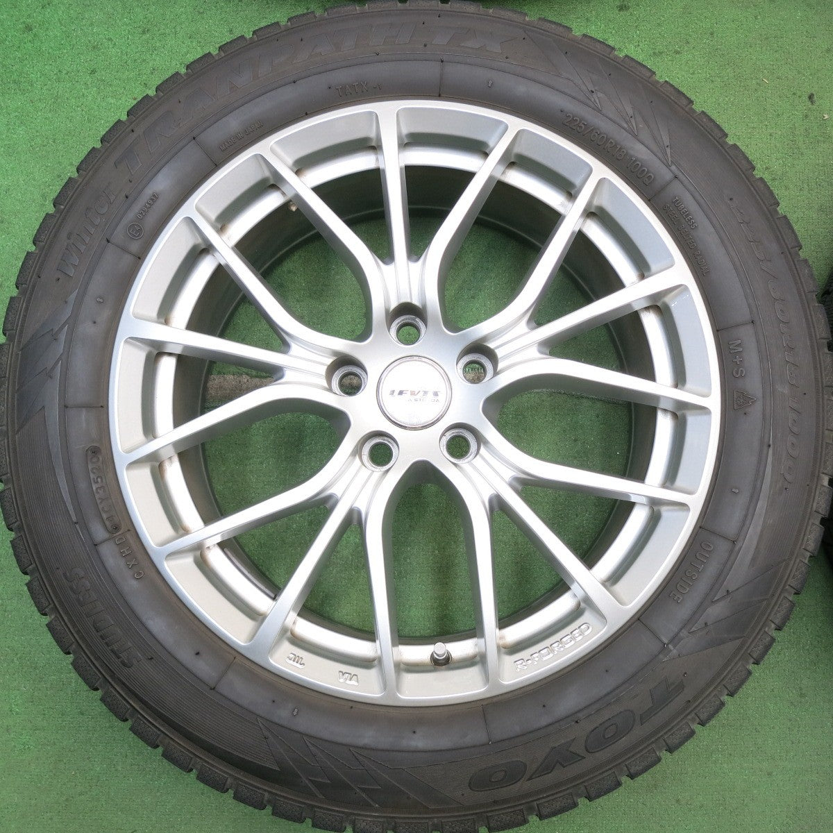 バリ溝！キレイ！9.5分★スタッドレス 225/60R18 トーヨー ウインター トランパス TX R-FORGED LEVIS LA STRADA 阿部商会 18インチ PCD114.3/5H★5080701HAス