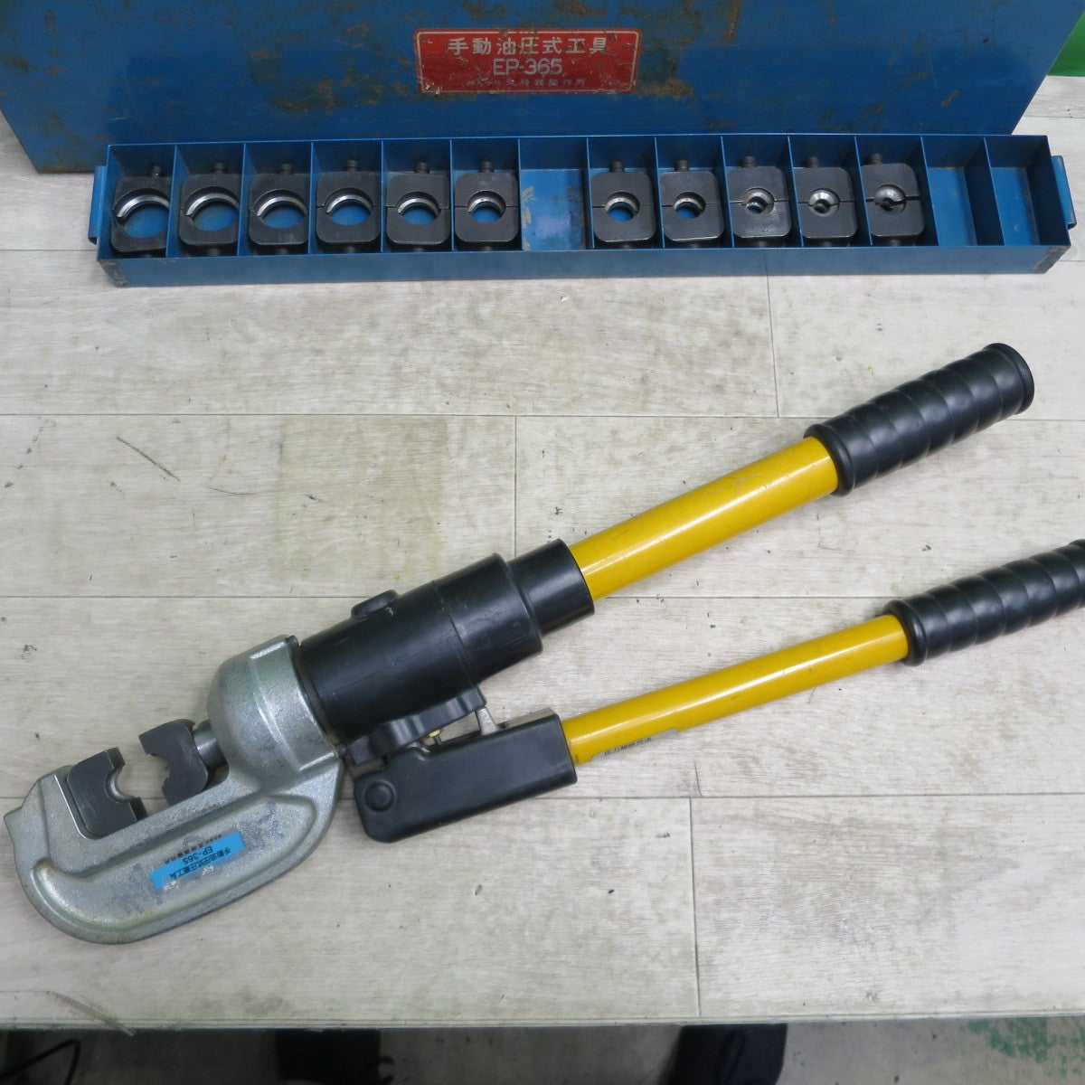 [送料無料] 付属品付き☆泉精器 手動 油圧式 圧着 圧縮 工具 EP-365 ダイス 多数 IZUMI☆