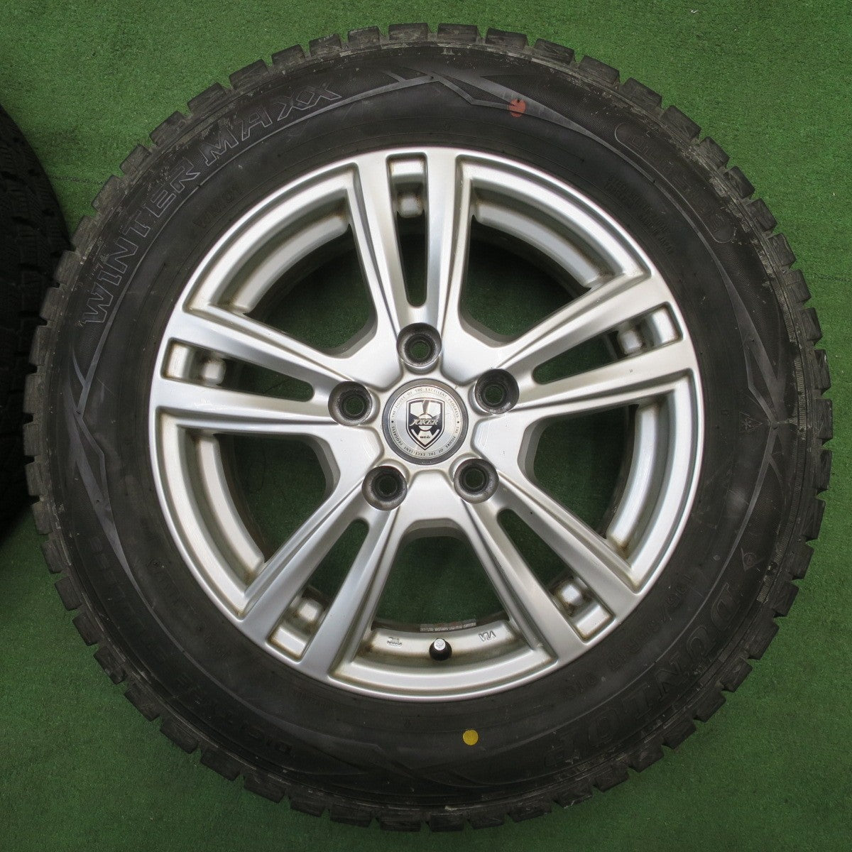 バリ溝！9.5分★スタッドレス 195/65R15 ダンロップ ウインターマックス WM01 JOKER ジョーカー 15インチ PCD114.3/5H★6022404NJス
