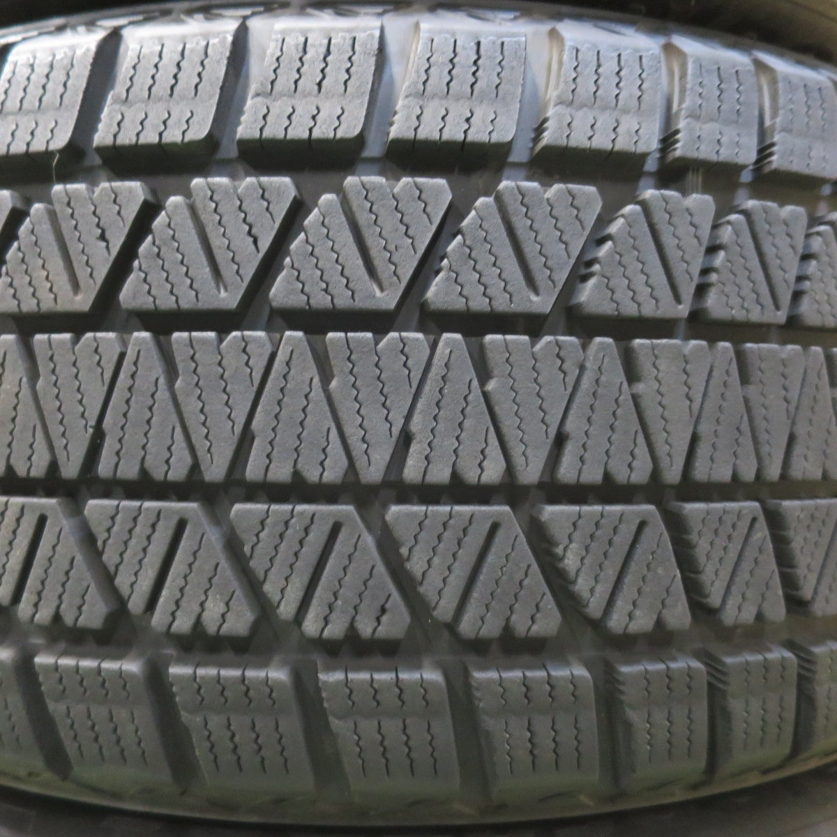 バリ溝！9.5分★スタッドレス 235/55R19 ブリヂストン ブリザック DM-V3 タイヤ 19インチ レクサス RX ハリアー RAV4 等★6010707イスタ