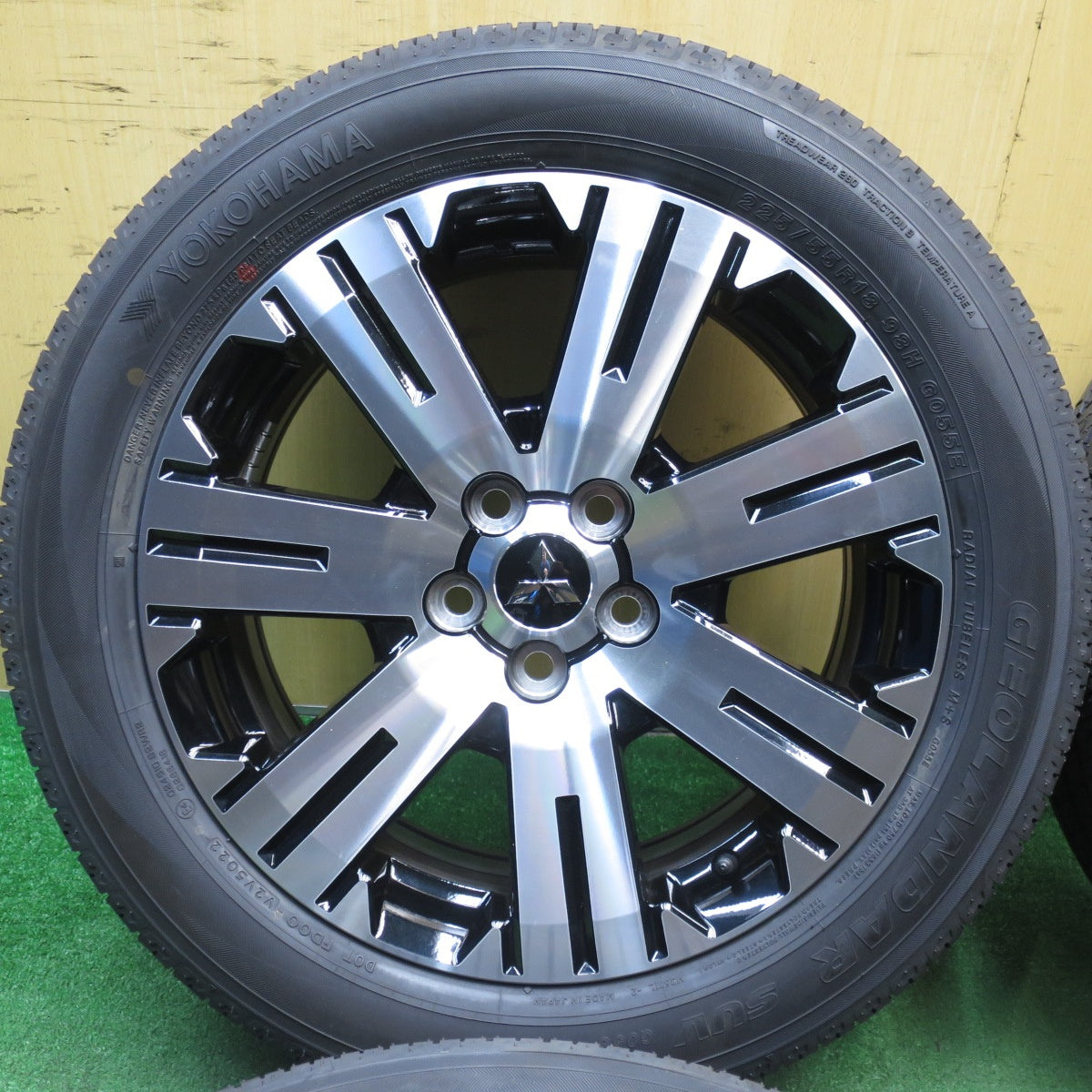 新車外し！22年★三菱 デリカ D:5 純正 225/55R18 ヨコハマ ジオランダー SUV G055 G055E 18インチ D5 PCD114.3/5H★5043002KKノ
