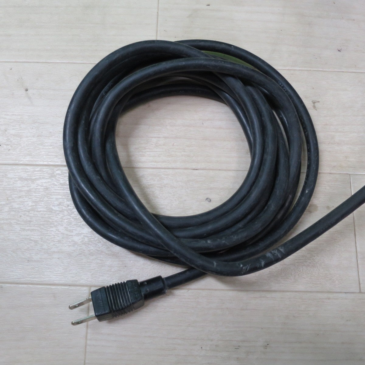 [送料無料] ☆マキタ 165mm 電子 マルノコ HS6302 電動 工具 切断機 木工用 超硬 丸のこ 丸ノコ 丸鋸 コード式 makita 100V☆