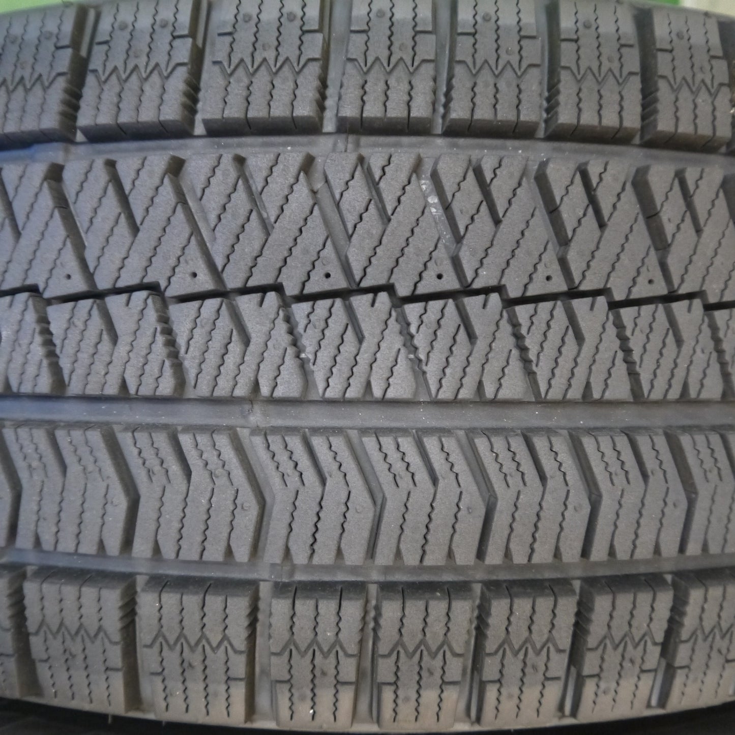 バリ溝！キレイ！9.5分◎LEONIS AR 225/45R18 スタッドレス ブリヂストン ブリザック VRX2 レオニス 18インチ PCD114.3/5H◎6082404Hス