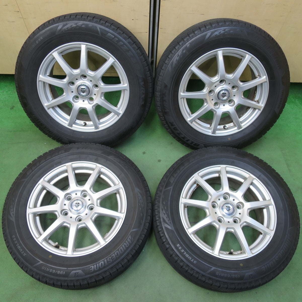 バリ溝！21年！8.5分★スタッドレス 195/65R15 ブリヂストン ブリザック VRX3 VOLGA ヴォルガ 15インチ PCD114.3/5H★5122914イス