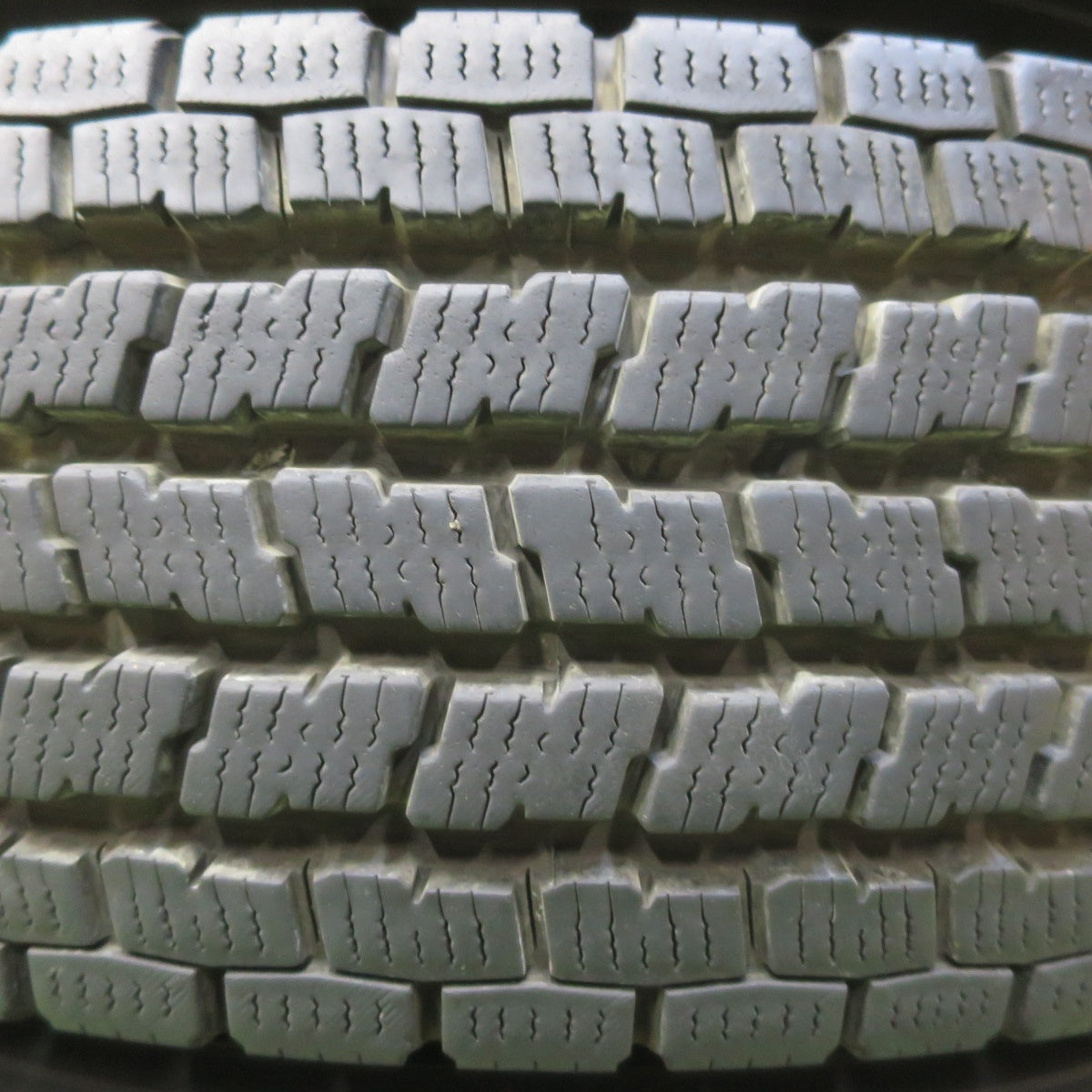 バリ溝！キレイ！9.5分◎スタッドレス 195/80R15 107/105L ヨコハマ アイスガード iG91 Ripresa リプレーザ 15インチ PCD139.7/6H◎6082904イス
