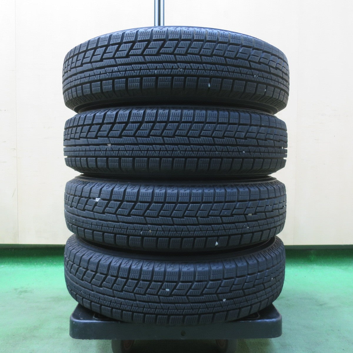 バリ溝！23年！9分★スタッドレス 145/80R13 ヨコハマ アイスガード iG60 VELVA CHARGE ヴェルヴァ 13インチ PCD100/4H★6011706イス
