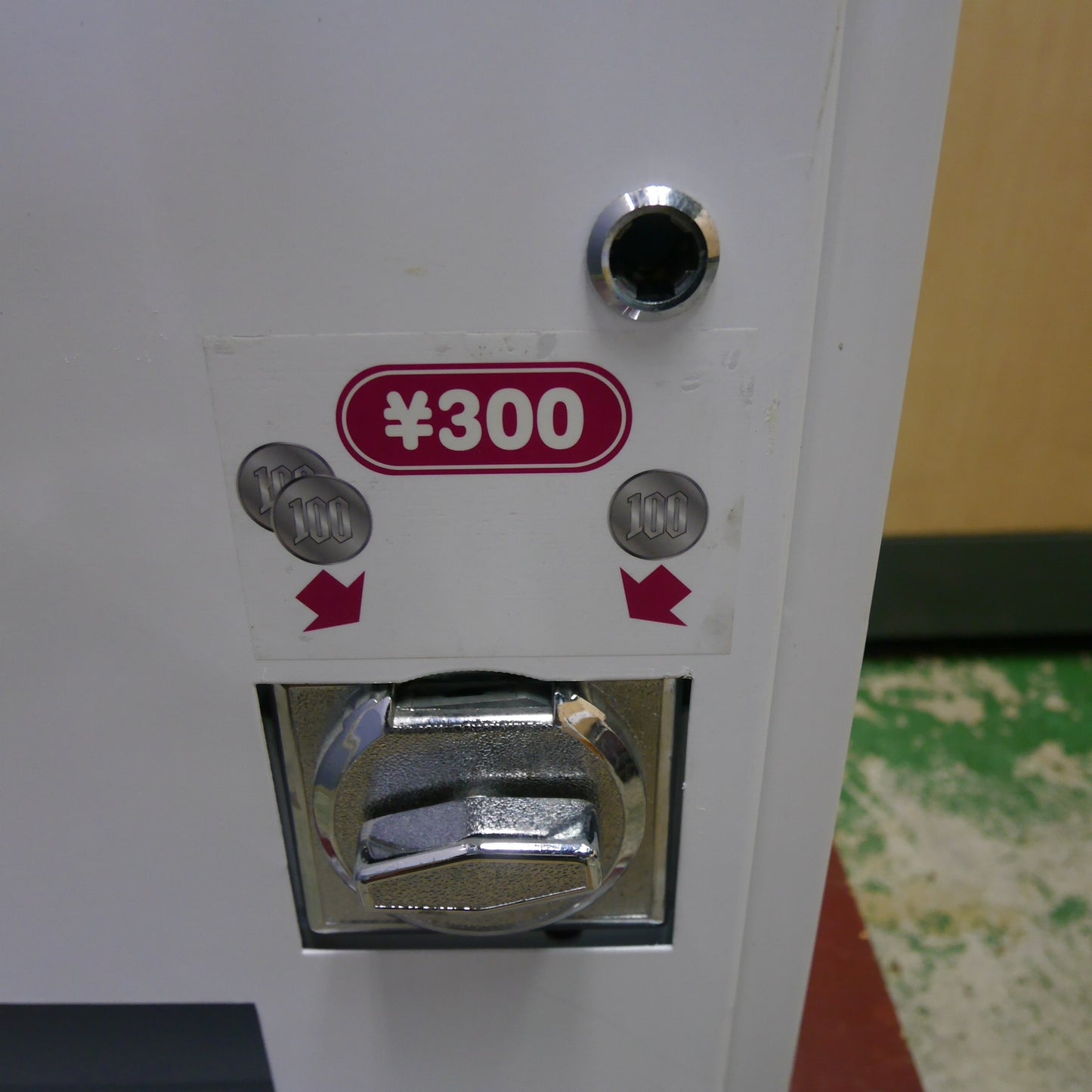 [送料無料] ☆手動式 自動 販売機 トレカ BOX トレーディング カード ボックス 自販機 ガチャ ガチャ メーカー 型式 不明 ジャンク品③☆