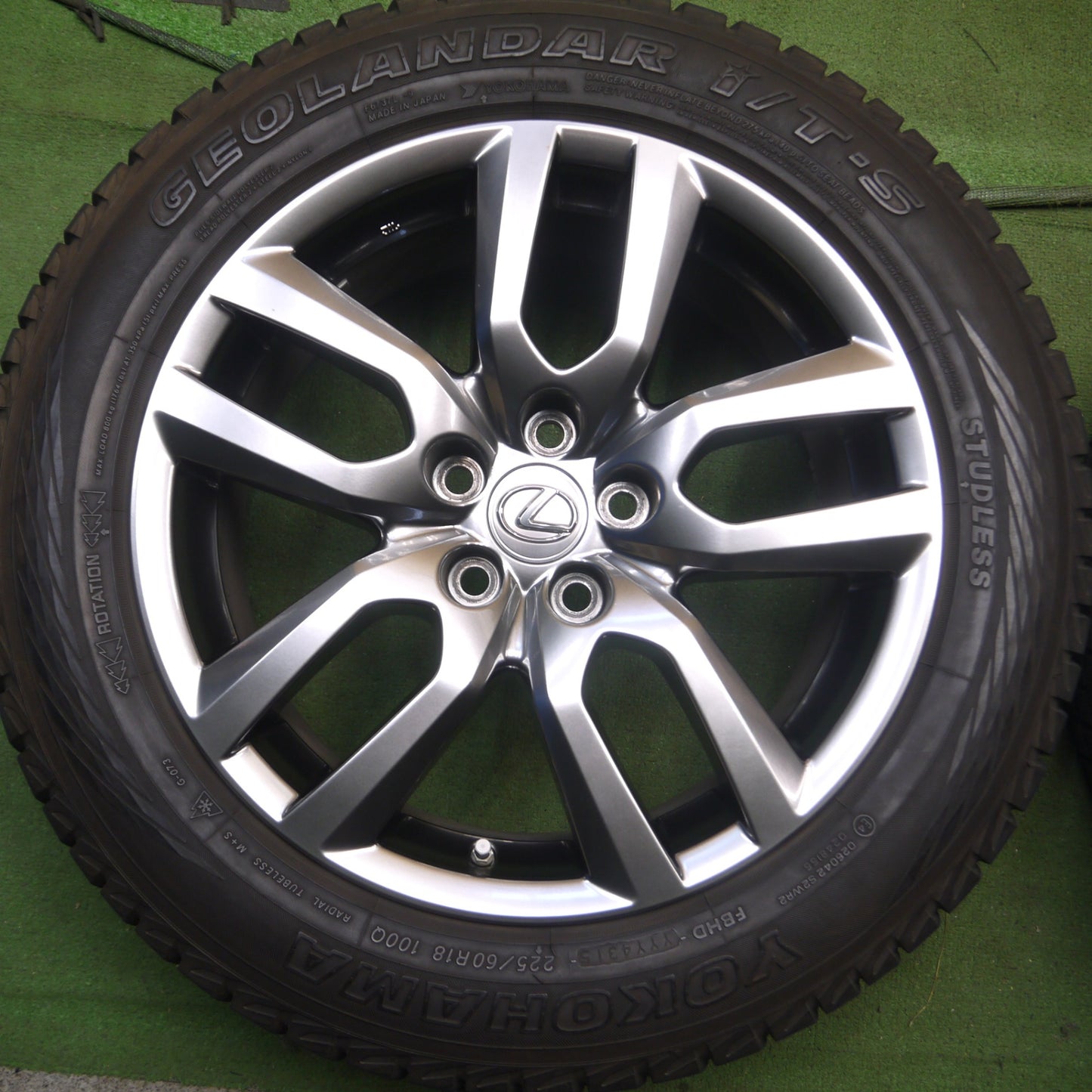 *送料無料* センサー付！バリ溝！綺麗！9分★レクサス NX バージョンL 純正 225/60R18 スタッドレス ヨコハマ ジオランダー i/T-S PCD114.3/5H★4061905Hス