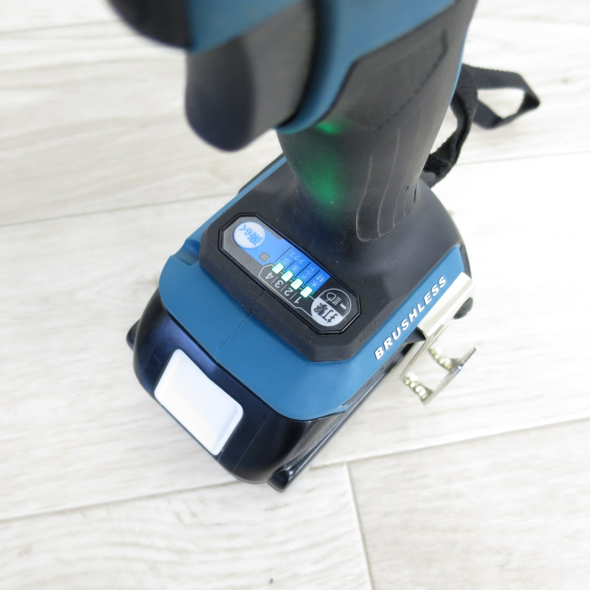 [送料無料] キレイ◇マキタ 充電式 インパクトドライバ TD172D 電動 工具 充電器 DC18RF バッテリ BL1860B◇
