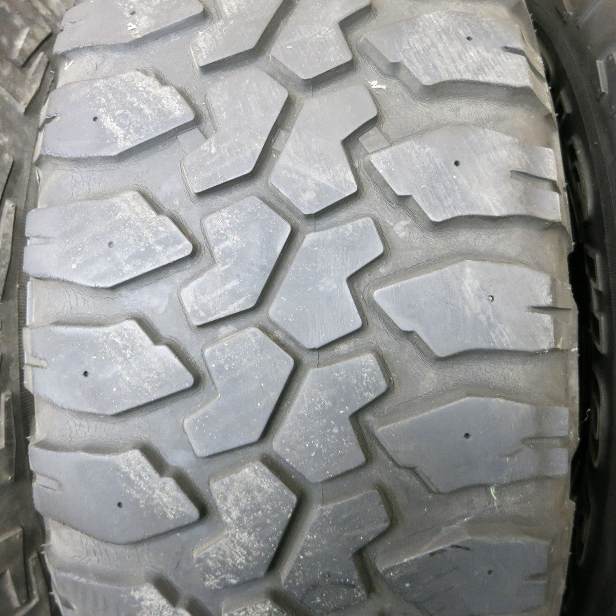 *送料無料* バリ溝！キレイ！9分★XD SERIES XD800 275/65R18 マキシス BIGHORN ホワイトボード 18インチ PCD139.7/6H★4060701ナノ
