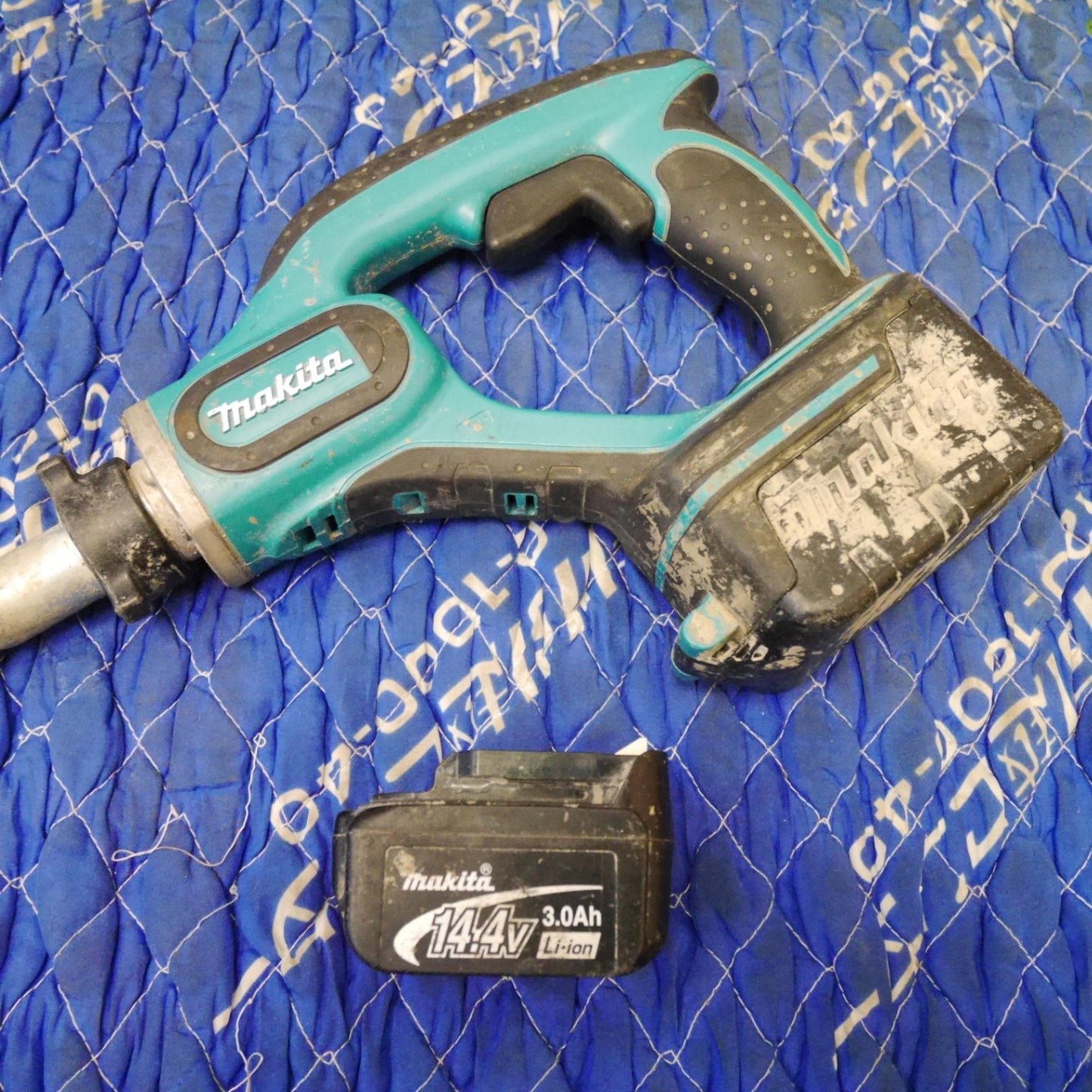 [送料無料] ☆マキタ 充電式 コンクリート バイブレーター VR440D 電動 工具 14.4V カクハン機 撹拌機 かくはん機 Makita☆