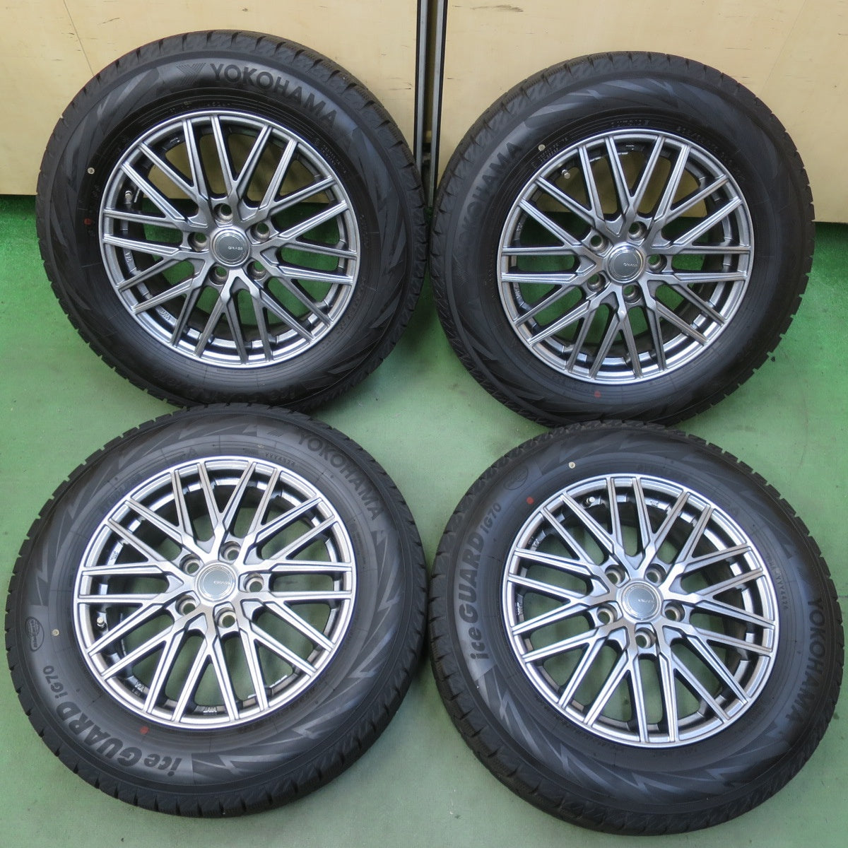 バリ溝！24年！キレイ！9.5分◎スタッドレス 205/65R16 ヨコハマ アイスガード iG70 GRASS グラス 16インチ PCD114.3/5H◎6102007イス