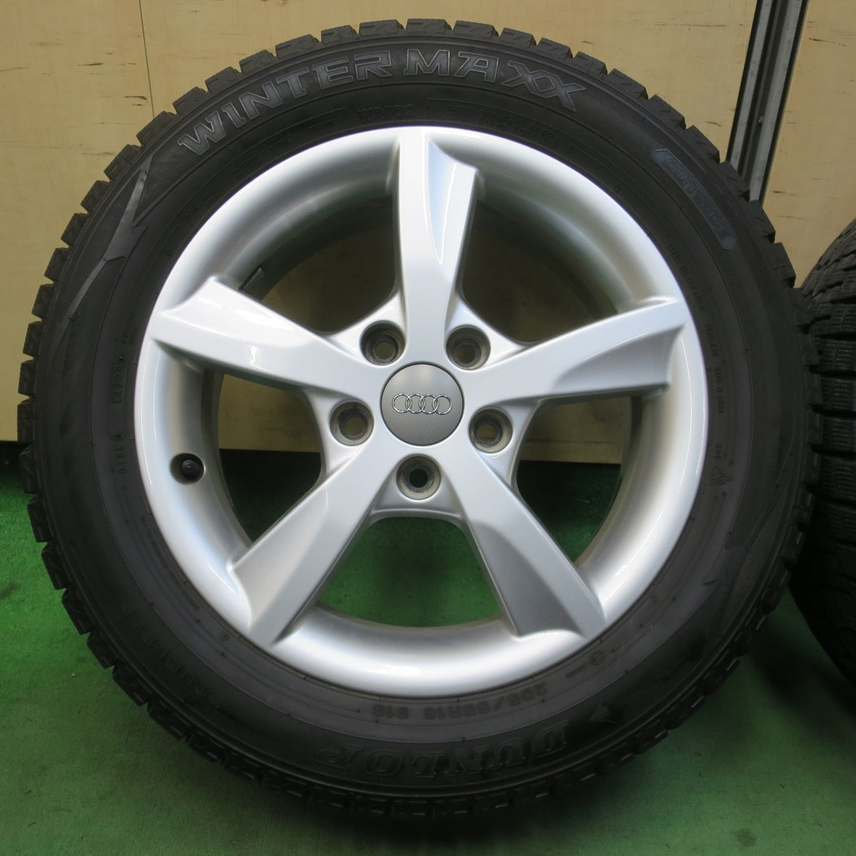 バリ溝！キレイ！9.5分★アウディ A3 8V 純正 205/55R16 スタッドレス ダンロップ ウインターマックス WM02 16インチ PCD112/5H★6020606イス