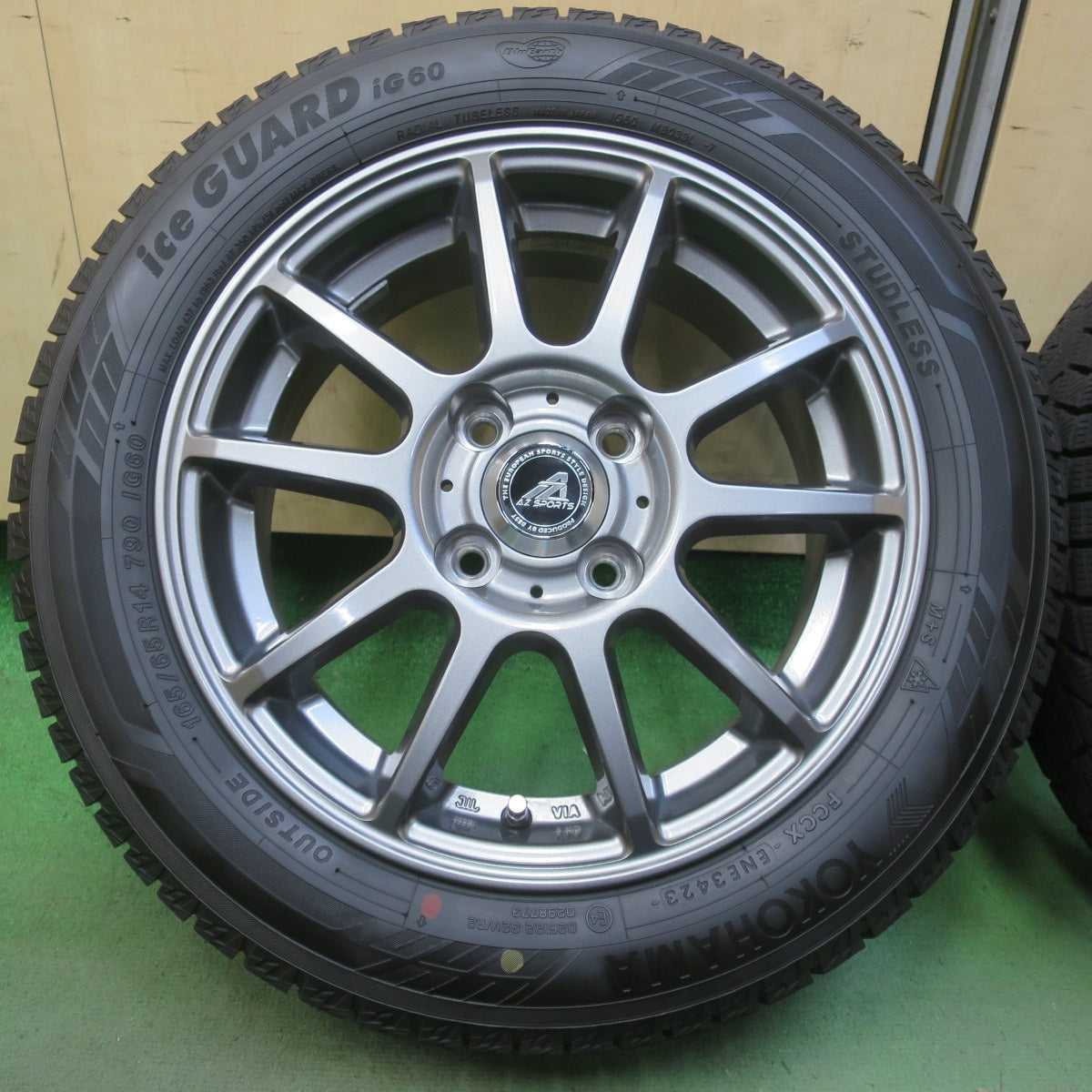 バリ溝！23年！キレイ！ほぼ10分◎スタッドレス 165/65R14 ヨコハマ アイスガード iG60 AZ SPORTS AZスポーツ 14インチ PCD100/4H◎6072306イス