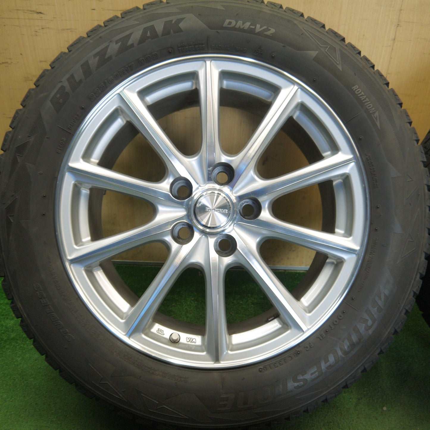 キレイ◎スタッドレス 225/60R17 ブリヂストン ブリザック DM-V2 ECO FORME エコフォルム 17インチ PCD114.3/5H◎6062309Hス