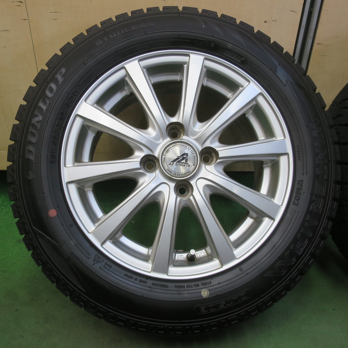 ほぼ未使用！24年★スタッドレス 175/65R14 ダンロップ ウインターマックス WM02 AZ SPORTS AZスポーツ 14インチ PCD100/4H★6052202イス