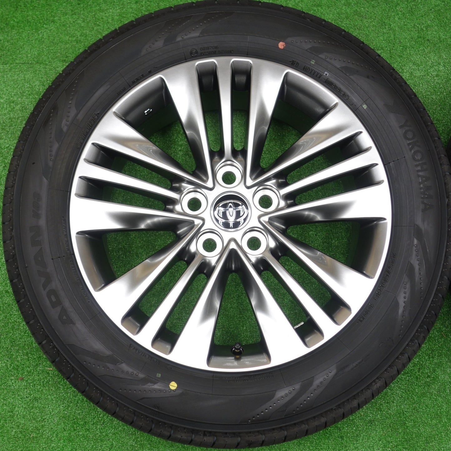 新車外し！25年★トヨタ 40系 アルファード ヴェルファイア Z 純正 225/60R18 ヨコハマ アドバン V03 18インチ PCD120/5H★5120804KTノ