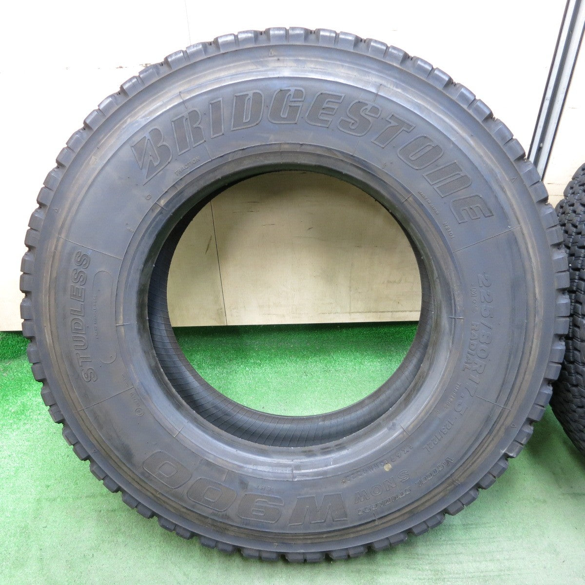 バリ溝！23年！8.5分★トラック タイヤ 225/80R17.5 123/122L スタッドレス ブリヂストン W900 17.5インチ★5111701ナスタ