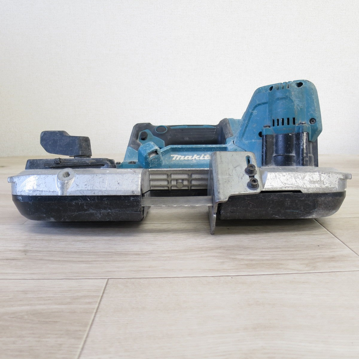 [送料無料] ◇マキタ 充電式 ポータブル バンドソー PB183D 電動 工具 バッテリー BL1860B makita◇