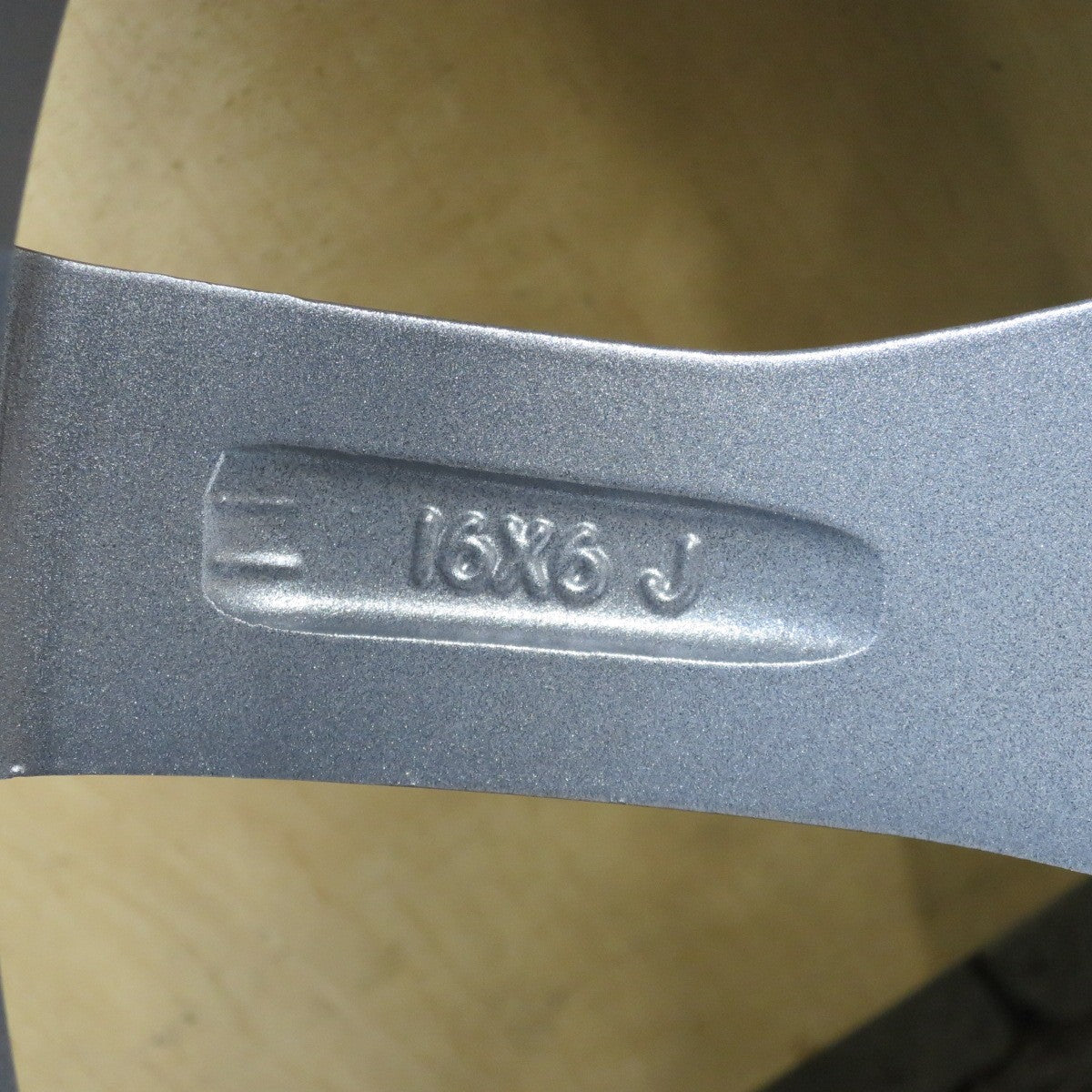 未使用★ravrion RS01 weds 16インチ ホイール ラブリオン ウェッズ 16×6J PCD100/4H★6032705NGホ
