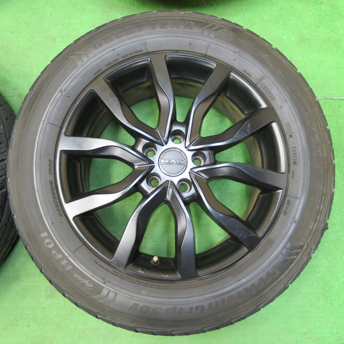 *送料無料* バリ溝！キレイ！8.5分★MAK 245/60R18 グッドイヤー EfficientGrip SUV hybrid HP01 18インチ PCD114.3/5H★4063001イノ