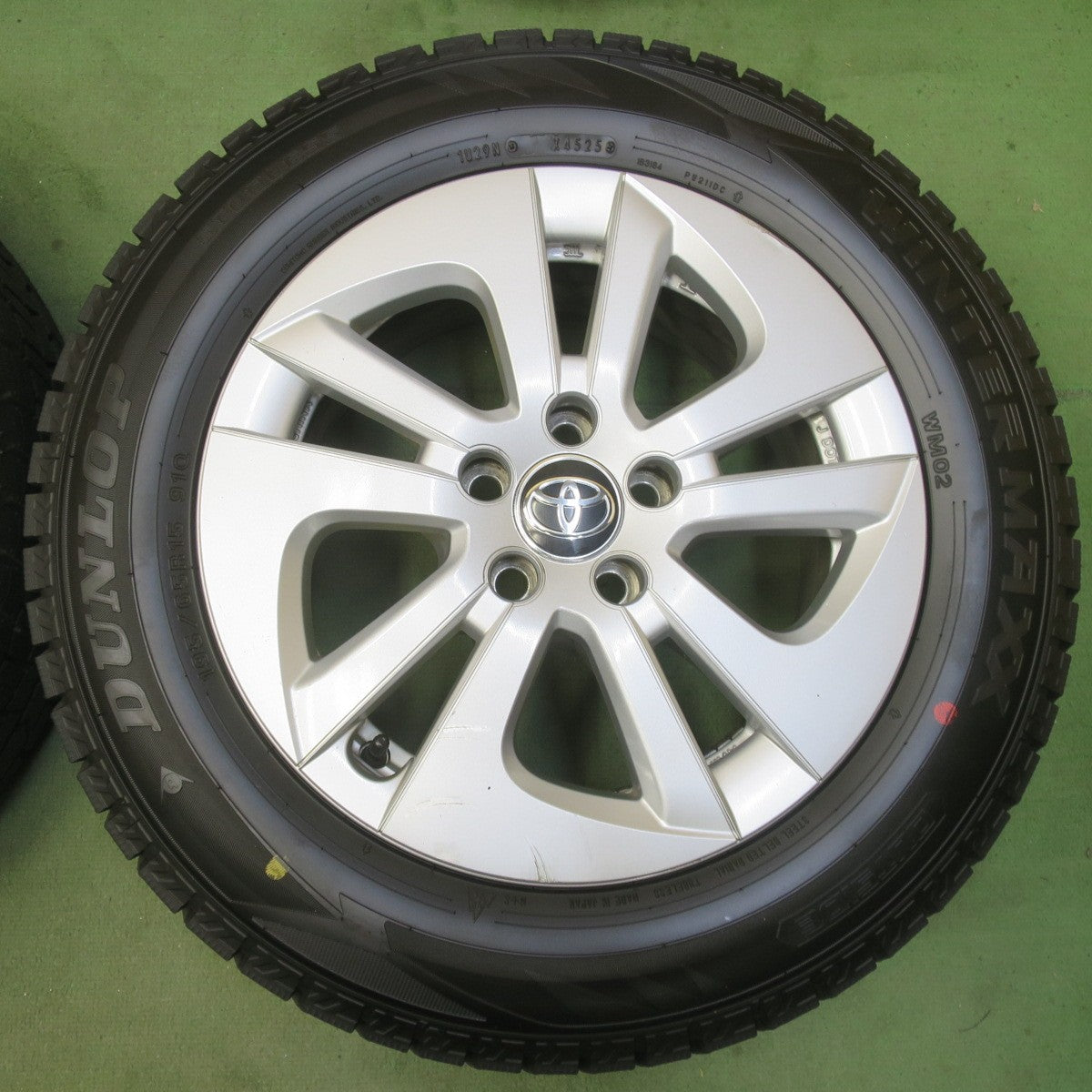 バリ溝！25年！9.5分◎トヨタ 50系 プリウス 純正 195/65R15 スタッドレス ダンロップ ウインターマックス WM02 15インチ PCD100/5H◎6082903イス