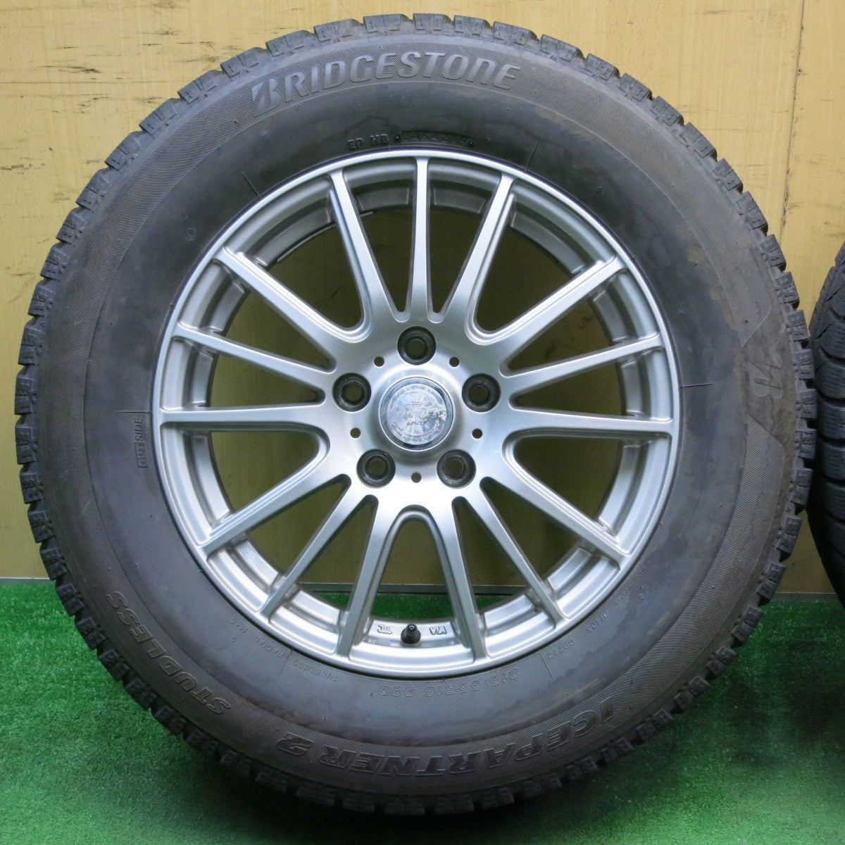 バリ溝！キレイ！8.5分★スタッドレス 215/65R16 ブリヂストン アイスパートナー2 ravrion Selzer ラブリオン 16インチ PCD114.3/5H★5050705NJス