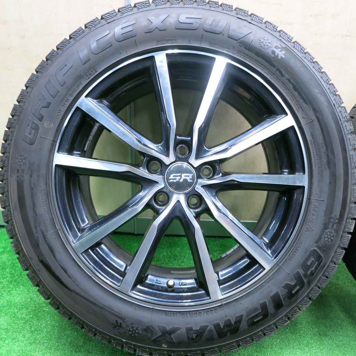 [送料無料] バリ溝！22年！9.5分★スタッドレス 235/60R18 グリップマックス GRIP ICE X SUV STRANGER ストレンジャー 18インチ PCD114.3/5H★4101801HAス