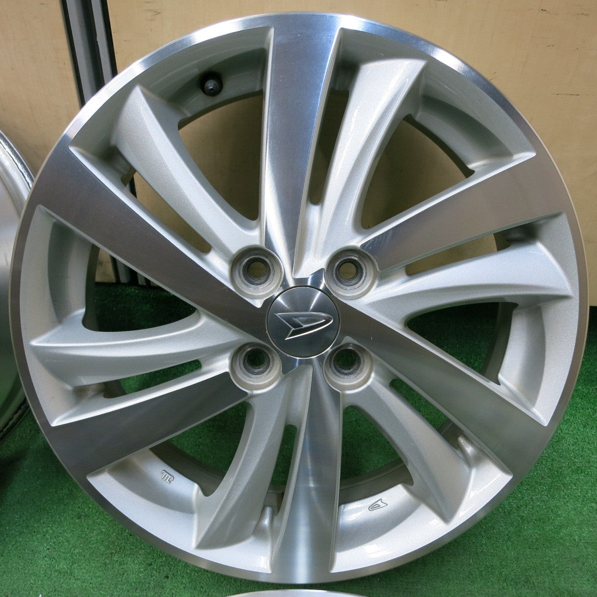 *送料無料* キレイ★ダイハツ LA100S ムーヴ カスタム RS 純正 ホイール 16インチ 16×4.5J PCD100/4H★4091308SYホ