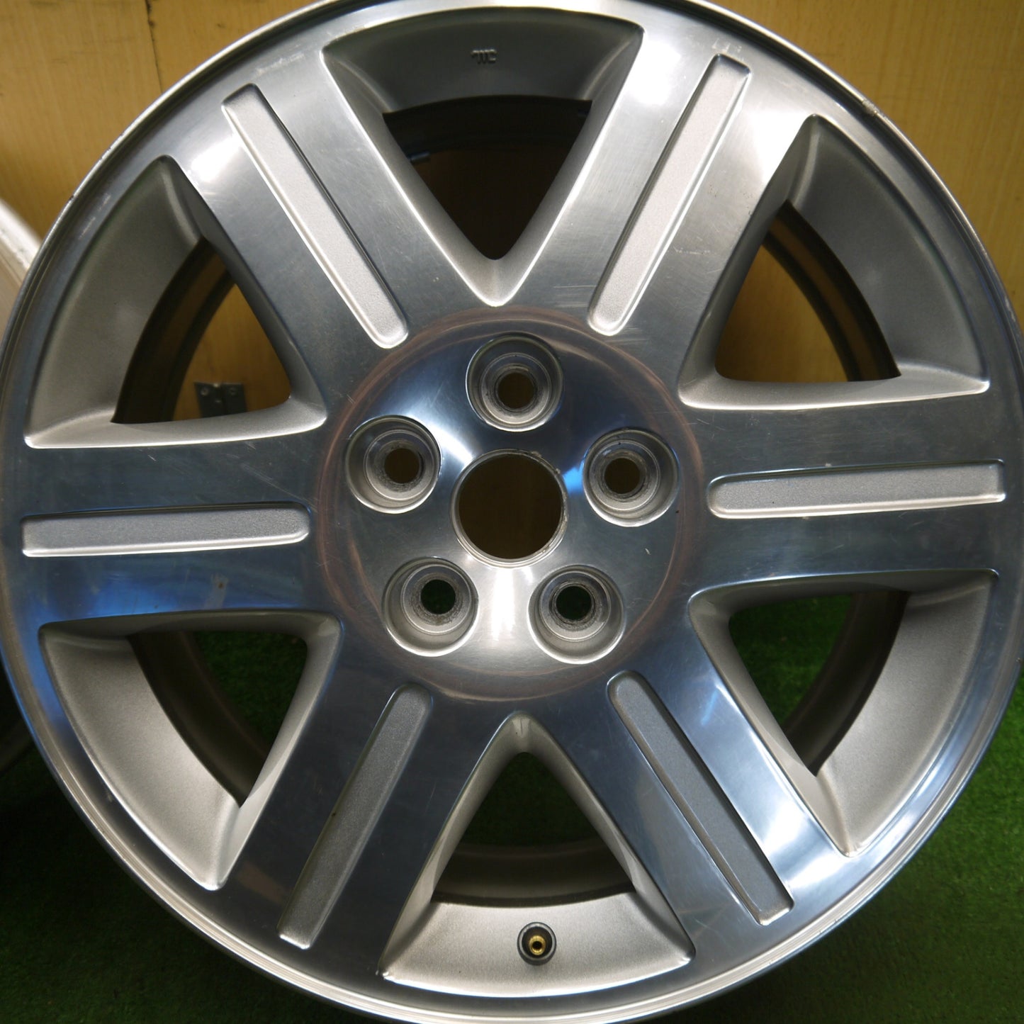 4本価格★クライスラー 300 純正 ホイール 18インチ 18×7.5J Chrysler PCD114.3/5H★6040309Hホ