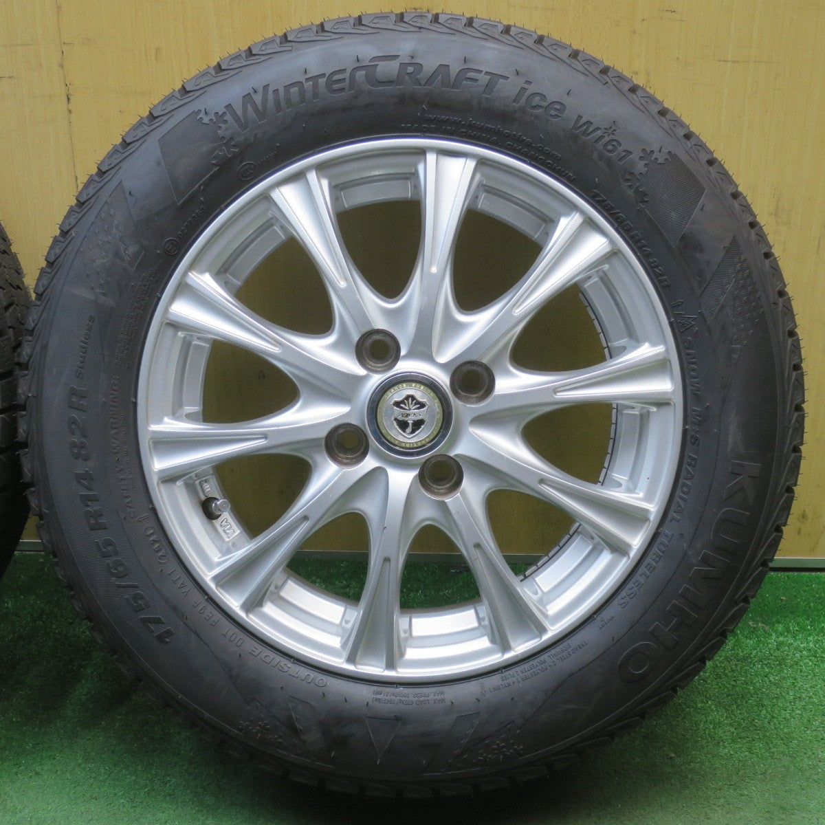 バリ溝！キレイ！ほぼ10分★スタッドレス 175/65R14 クムホ WinterCraft ice Wi61 JOKER ジョーカー 14インチ PCD100/4H★6052002NJス