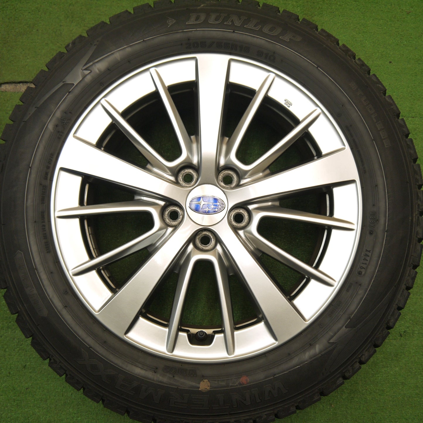 バリ溝！キレイ！9.5分★スバル インプレッサ 純正 205/55R16 スタッドレス ダンロップ ウインターマックス WM02 16インチ PCD100/5H★5042503Hス