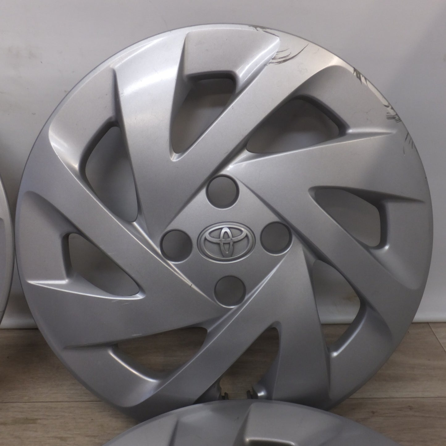 [送料無料] ★トヨタ TOYOTA 純正 アクア NHP10 ホイールカバー 42602-52620 15インチ 4枚★