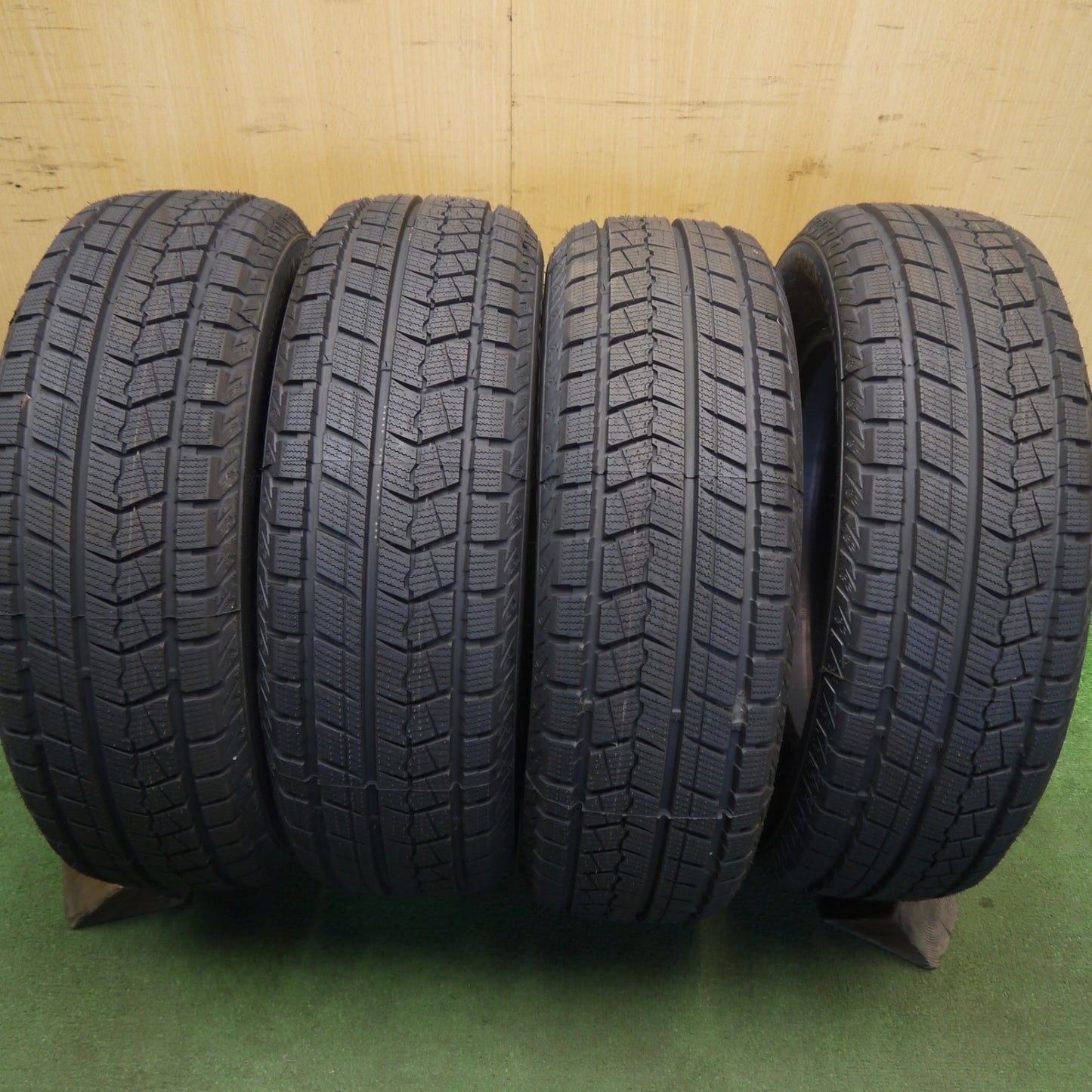 未使用！24年★スタッドレス 195/65R15 グリンランダー ウインター GL868 タイヤ 15インチ プリウス カローラ インプレッサ ノア ヴォクシー ステップワゴン 等★6051201Hスタ