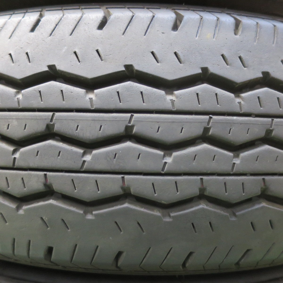 バリ溝！25年！9分★195/80R15 107/105S ブリヂストン エコピア RD613 タイヤ 15インチ ハイエース キャラバン 等★5121001イノタ