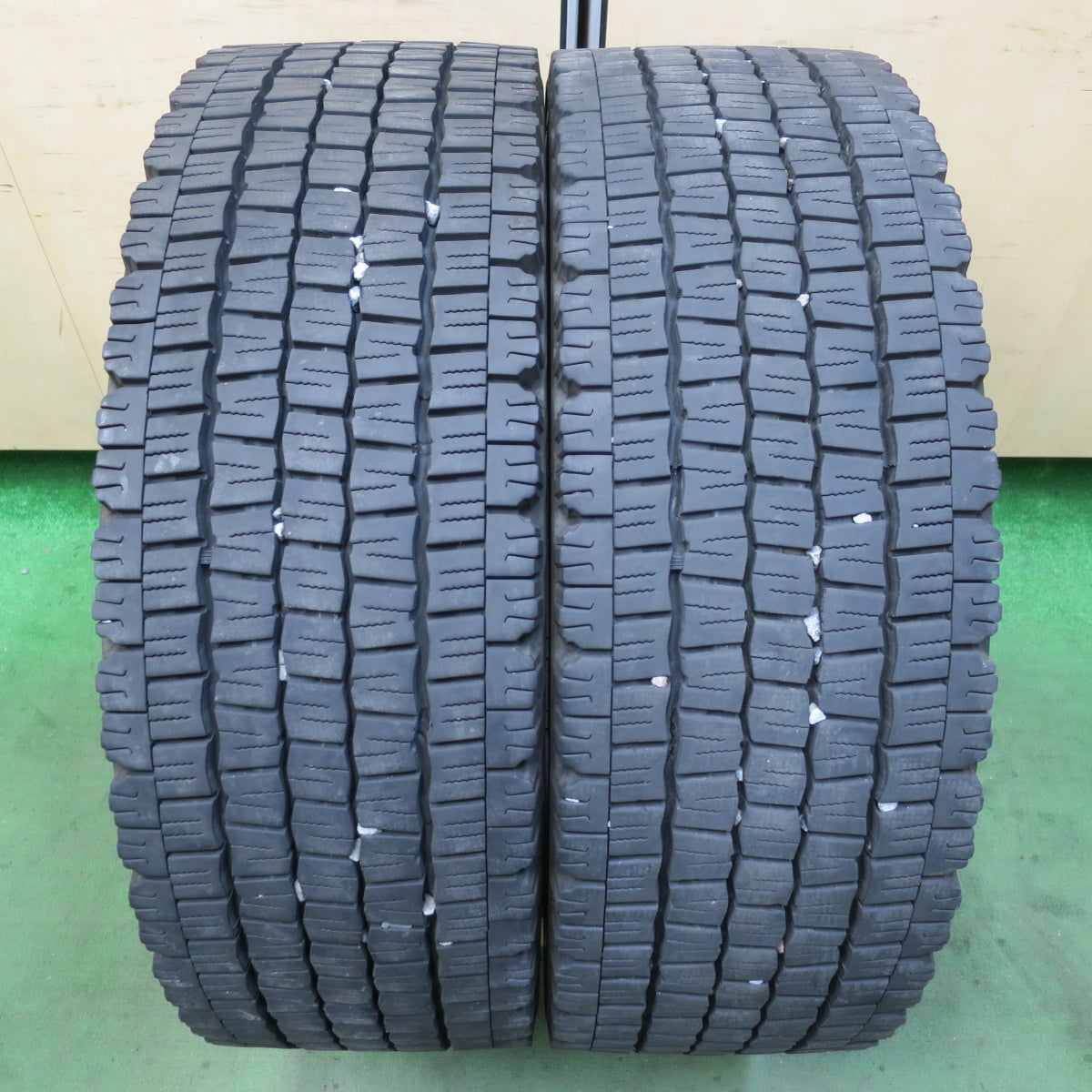 2本価格！24年★トラック タイヤ 245/70R19.5 136/134J スタッドレス ダンロップ デクテス SP081 DECTES 19.5インチ★5103115イスタ
