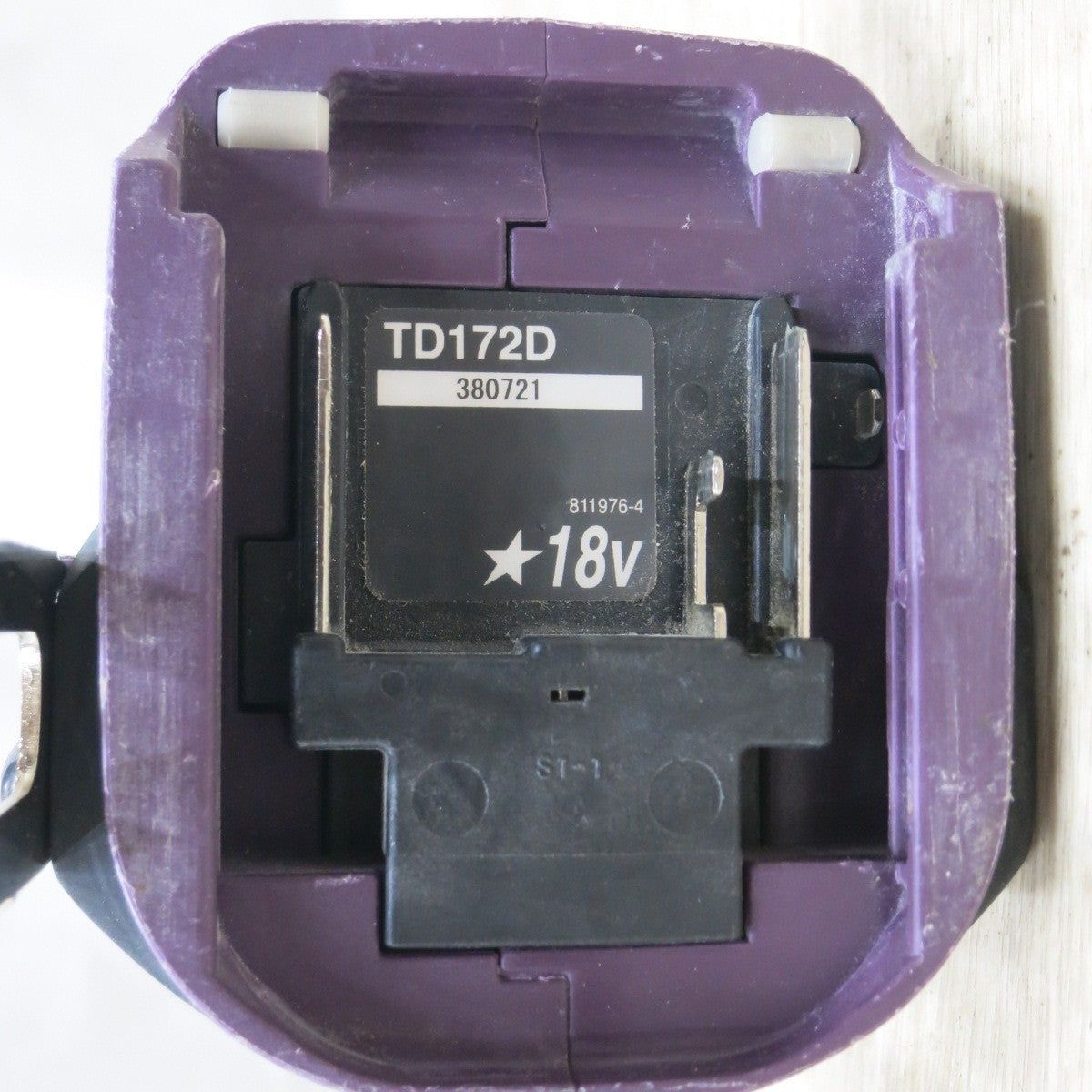 [送料無料] ◆マキタ 充電式 インパクトドライバ TD172D 電動 工具 18V コードレス 紫 パープル makita◆