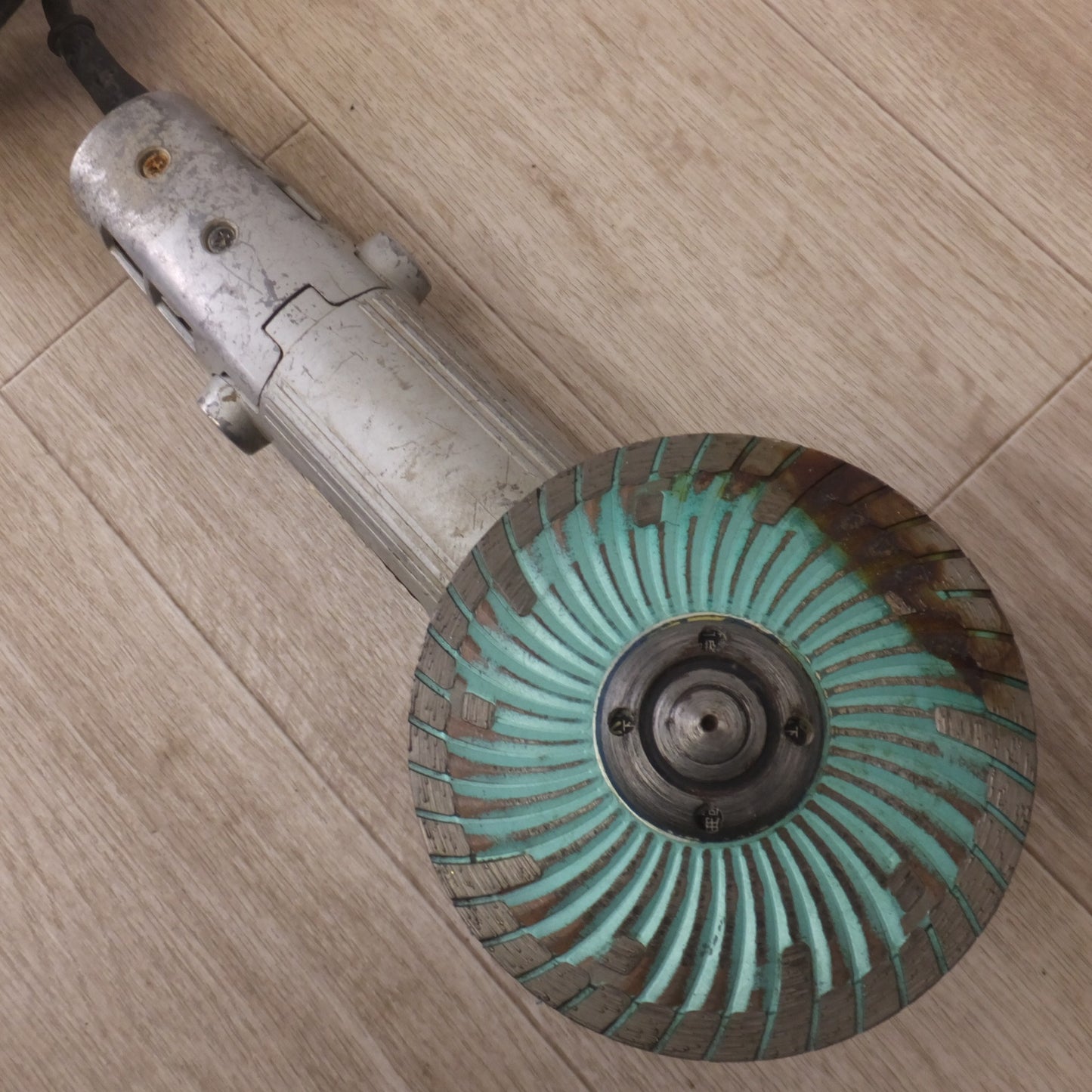 [送料無料] ★マキタ makita 125mm ディスクグラインダ 9532　100V 720W 50-60Hz★