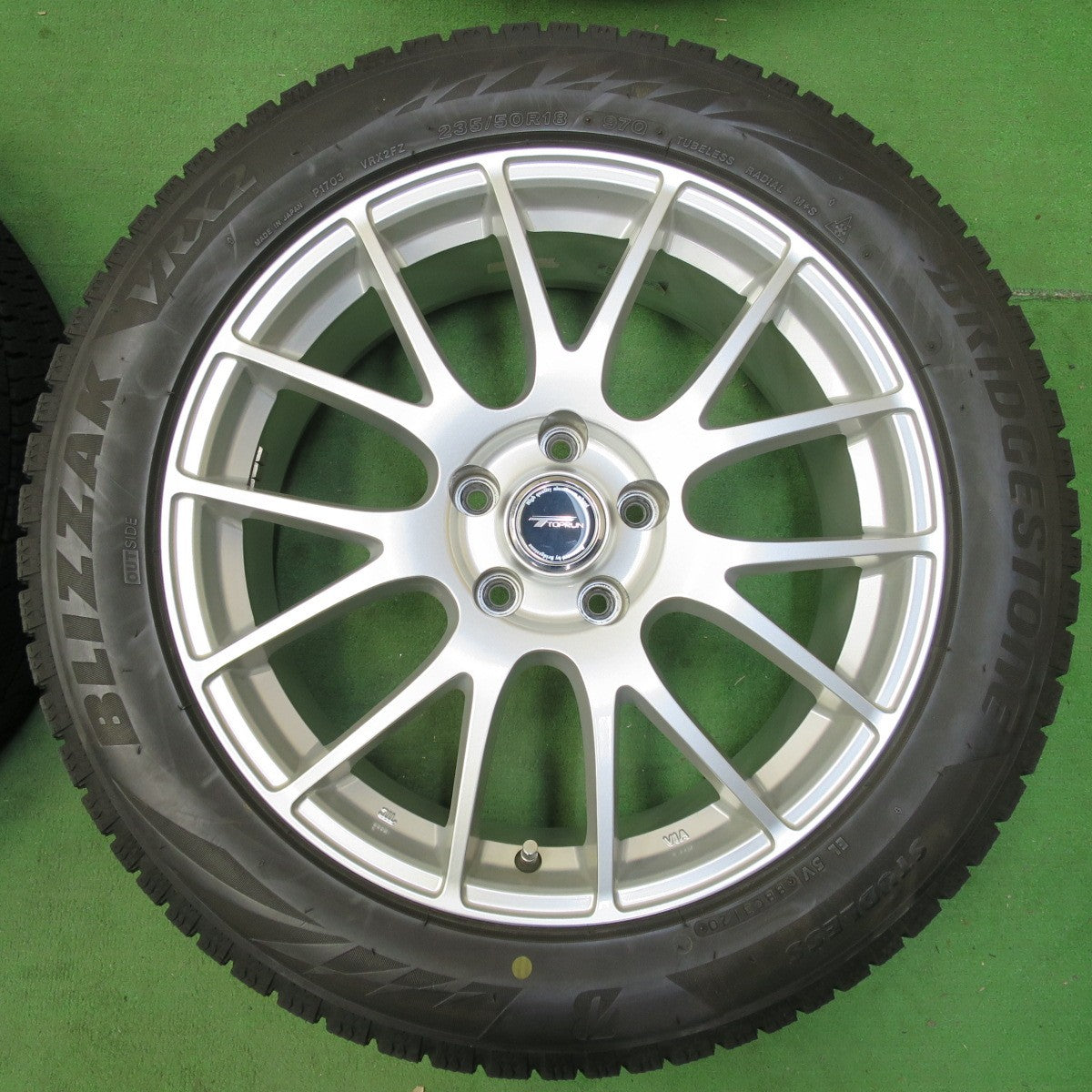[送料無料] バリ溝！20年！キレイ！9分★スタッドレス 235/50R18 ブリヂストン ブリザック VRX2 TOPRUN トップラン 18インチ PCD114.3/5H★4103102イス