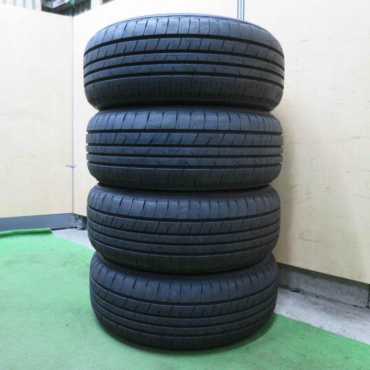 未使用！25年★205/55R16 ブリヂストン プレイズ PX-RV2 タイヤ 16インチ カローラ ツーリング ノア リーフ レガシィ ヴォクシー 等★6032302NGノタ