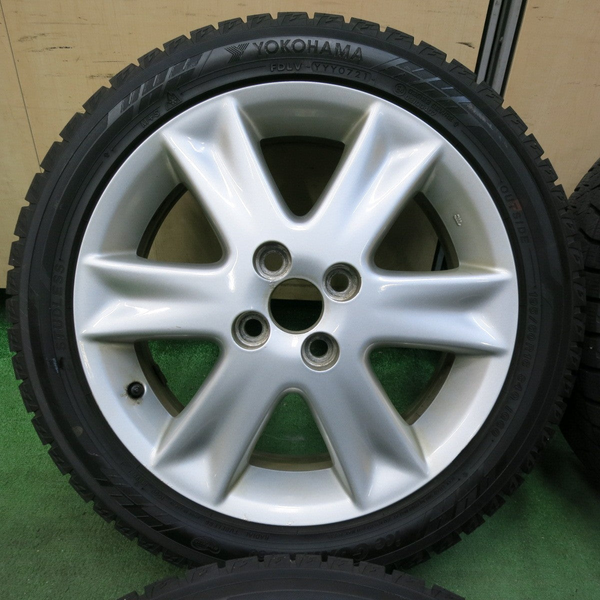 [送料無料] バリ溝！21年！9.5分★トヨタ 90系 ヴィッツ RS 純正 195/50R16 スタッドレス ヨコハマ アイスガード iG60 16インチ PCD100/4H★4122512SYス