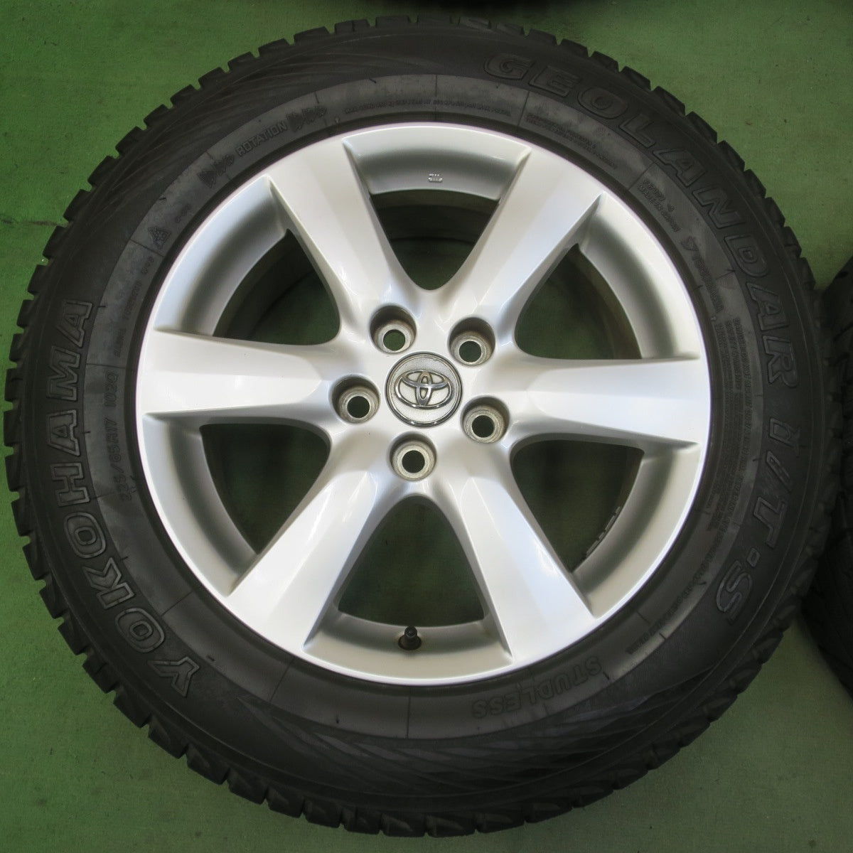 キレイ◎トヨタ ヴァンガード 純正 225/65R17 スタッドレス ヨコハマ ジオランダー i/T-S 17インチ PCD114.3/5H◎6071504イス