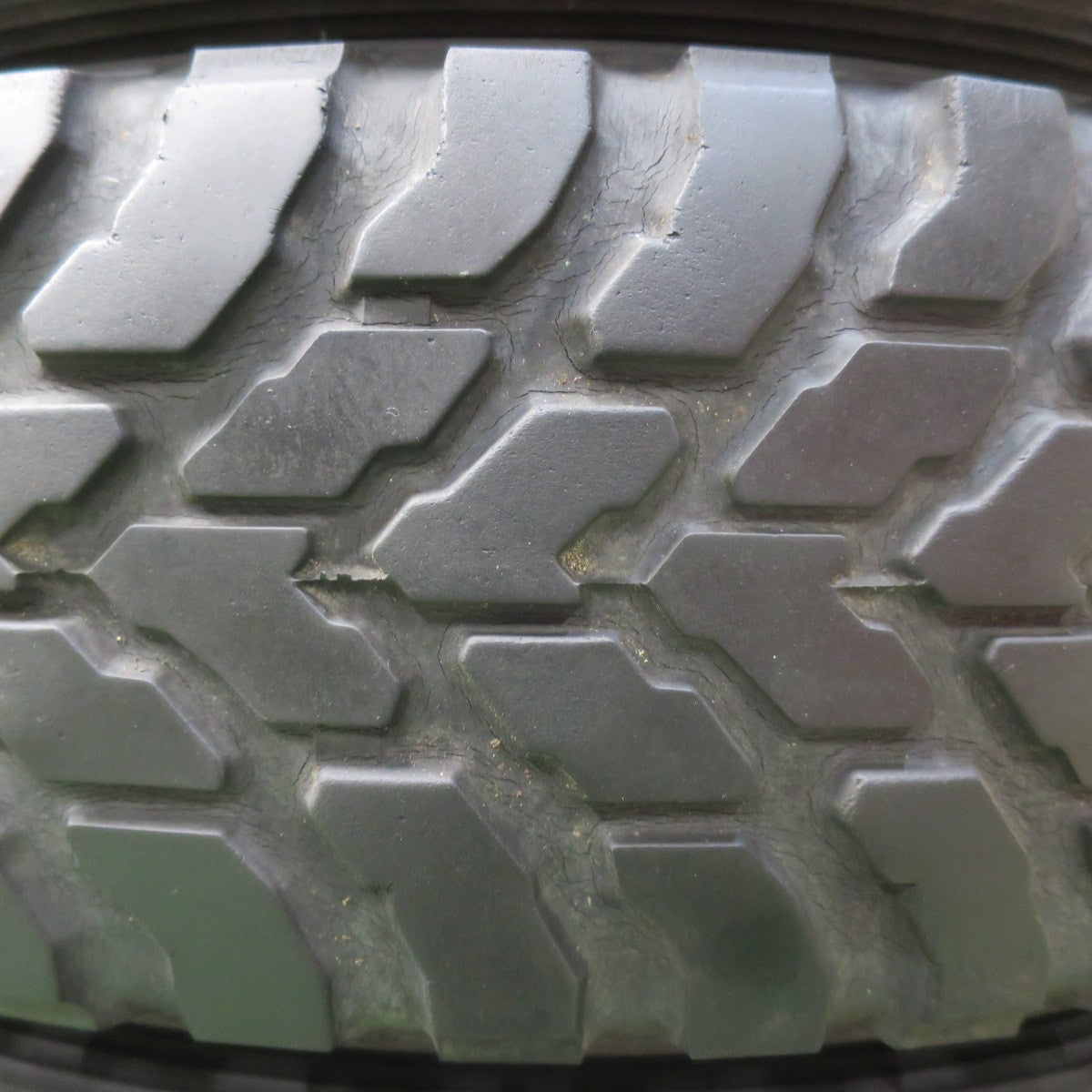 [送料無料] 4本価格★ジムニー 等 195R16C 104/102Q 6PR トーヨー トランパス M/T 社外 アルミ 16インチ PCD139.7/5H★5022405イノ