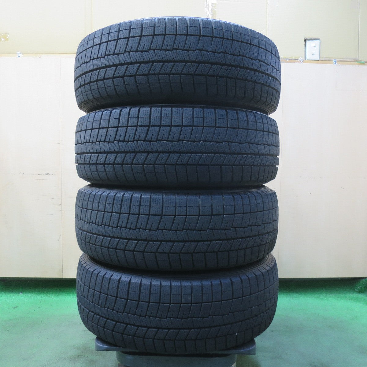 バリ溝！23年！キレイ！9.5分★スタッドレス 215/55R17 ダンロップ ウインターマックス 03 TIRADO Eta LA STRADA ティラード ラストラーダ 17インチ PCD114.3/5H★5111214イス