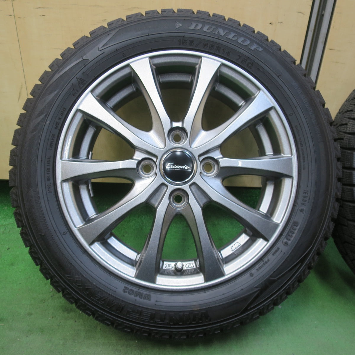 バリ溝！23年！キレイ！ほぼ10分★スタッドレス 155/65R14 ダンロップ ウインターマックス WM02 Exceeder エクシーダー 14インチ PCD100/4H★6031103イス