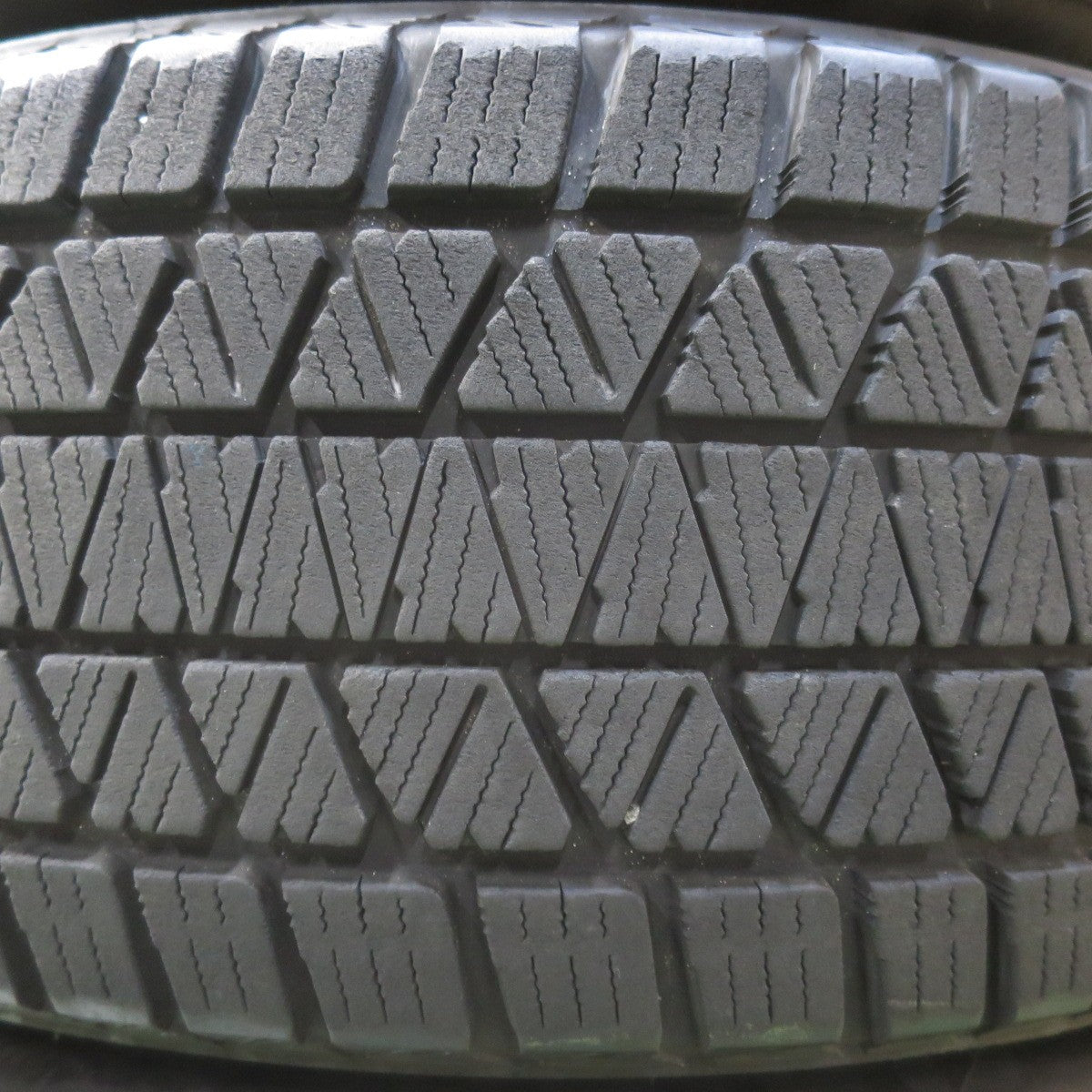 キレイ★スタッドレス 225/60R18 ブリヂストン ブリザック DM-V3 VELVA SPORTZ ヴェルヴァ 18インチ PCD114.3/5H★5050205イス