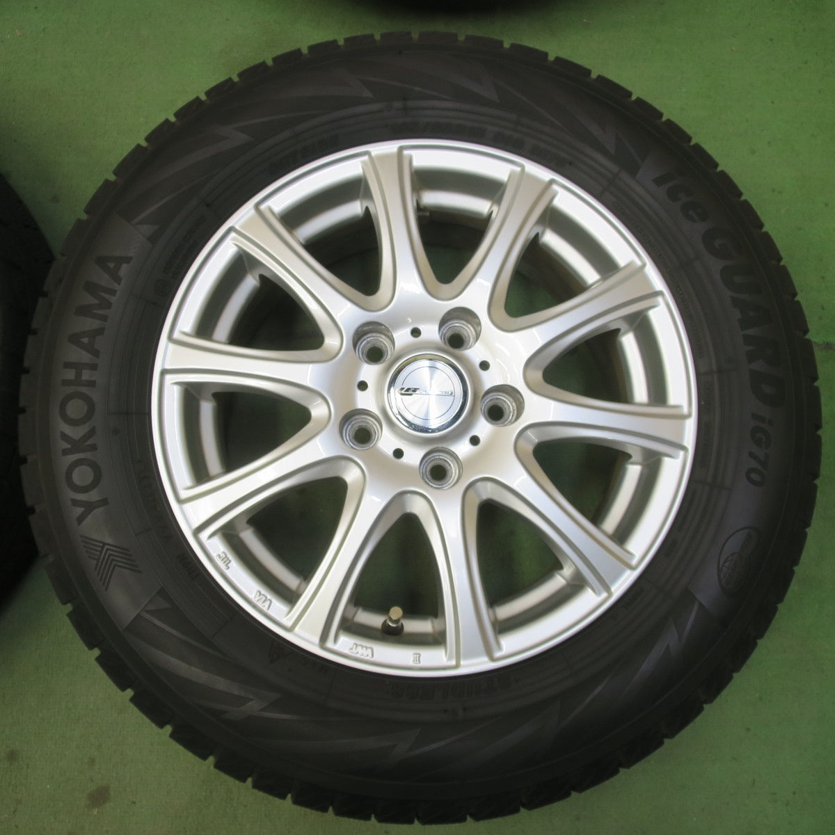 バリ溝！キレイ！9分◎スタッドレス 195/65R15 ヨコハマ アイスガード iG70 LAUFBAHN Ⅱ ラウフバーン 2 15インチ PCD114.3/5H◎6091907イス