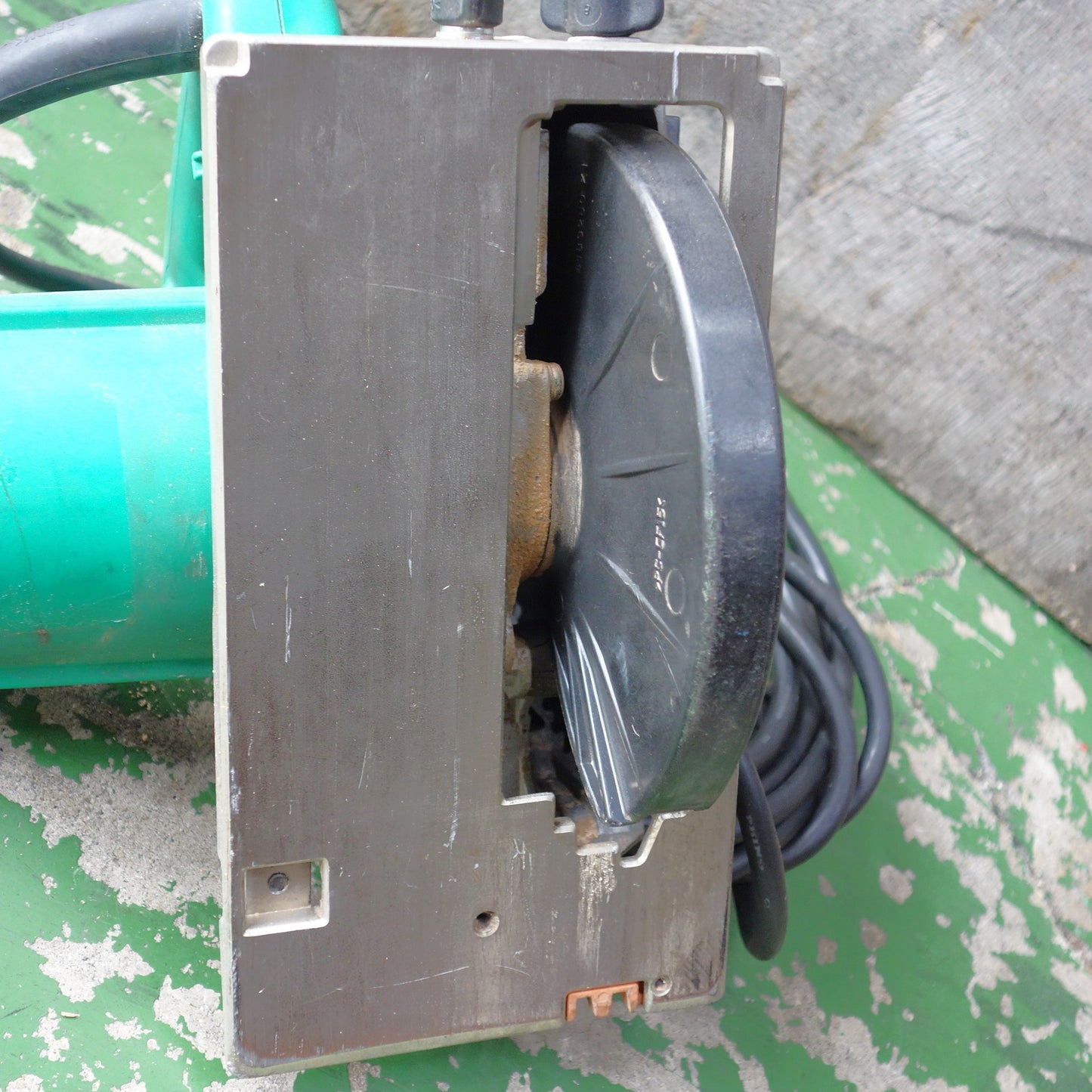 [送料無料] ◆makita マキタ 165mm マルノコ M562 切断機 丸のこ 電動工具 100V◆