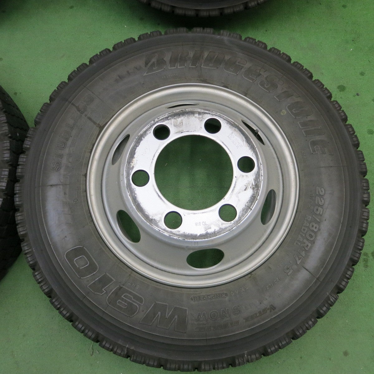 [送料無料] 4本価格★トラック タイヤ 225/80R17.5 123/122L スタッドレス ブリヂストン W910 TOPY スチール 135-9CS 17.5インチ PCD222.25/6H★5021901ナス